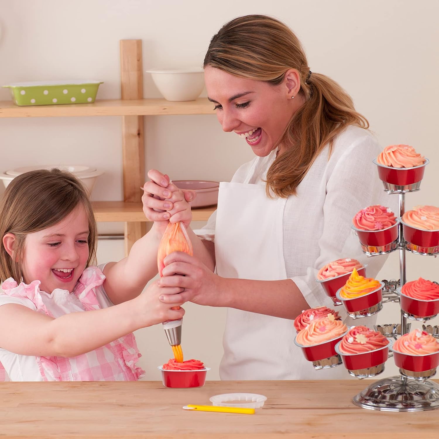 Mini moldes para pasteles en forma de corazón con tapas, 50 piezas de papel de aluminio de 3.4 onzas, moldes desechables para cupcakes, recipientes