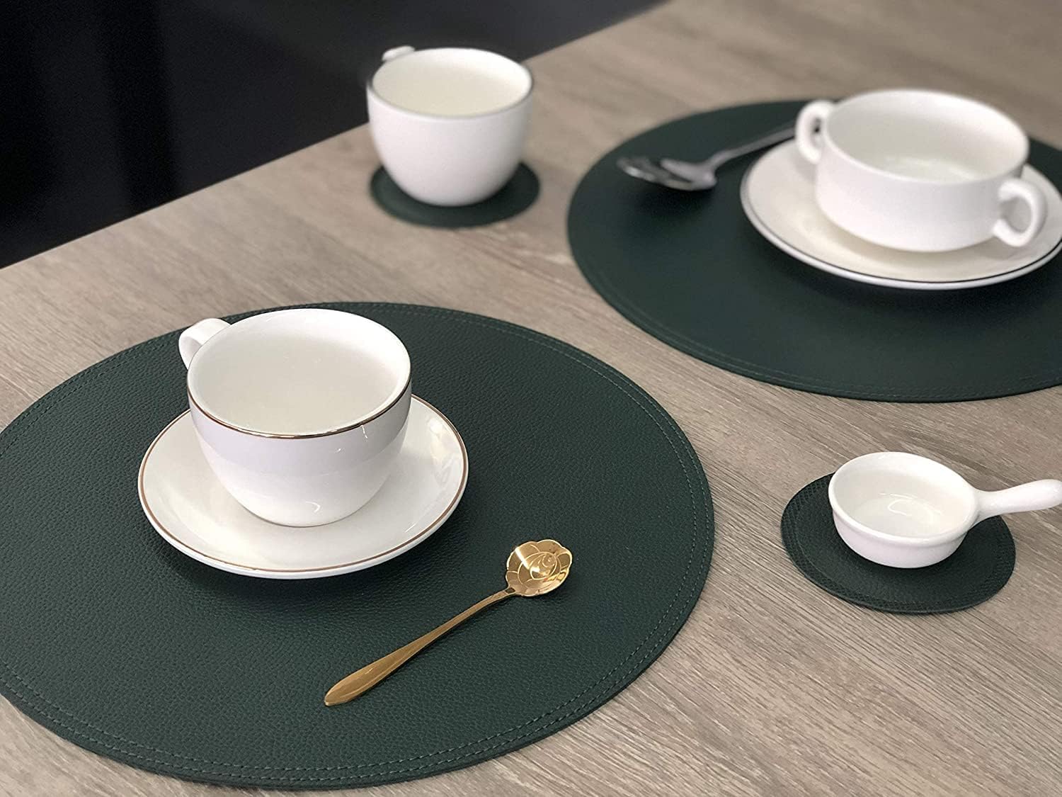 Juego de 8 manteles individuales y posavasos redondos de piel sintética, manteles de mesa de disco y posavasos para bebidas, fácil de limpiar, doble