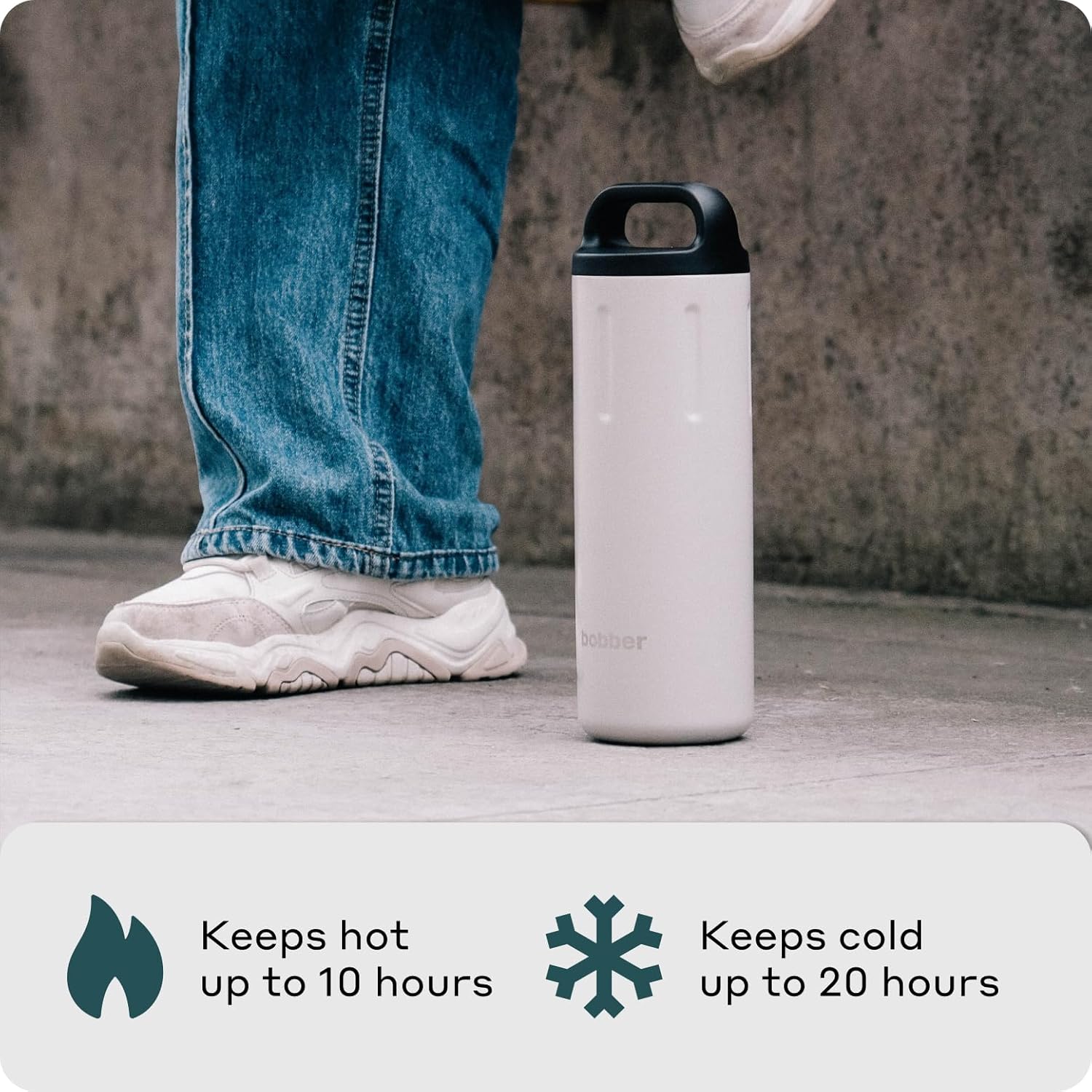 Botella de agua aislada de acero inoxidable de 26 onzas con asa, tapa 100% a prueba de fugas y boca extra ancha, mantiene las bebidas calientes