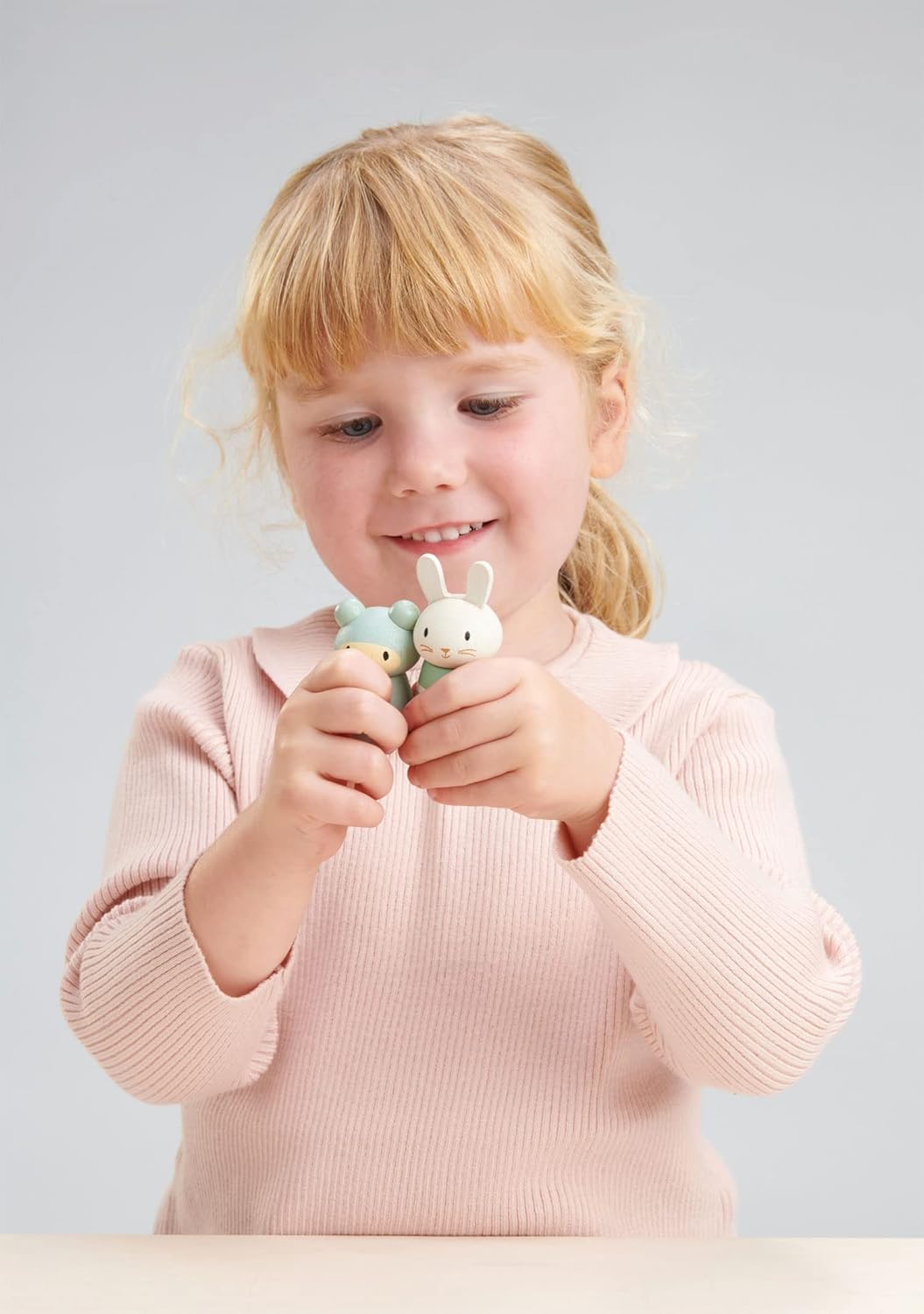 Tender Leaf Toys – Bear Tales – Juego de muñecas complementarias de casa de muñecas de madera, figuras de 3 piezas de familia de osos para niños –