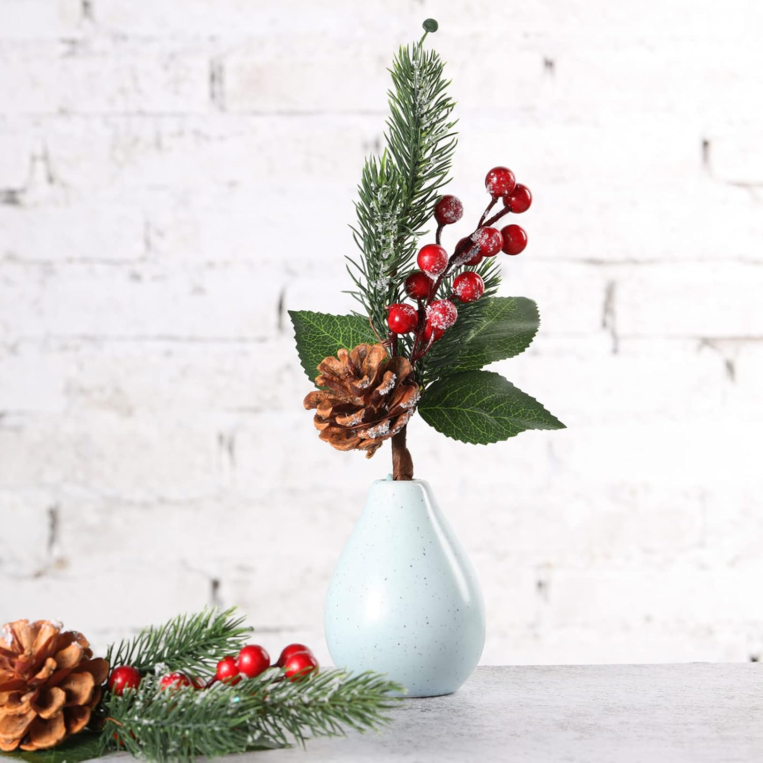 12 púas de pino nevado de Navidad, púas de bayas rojas, púas artificiales de pino de acebo, bayas falsas, conos de pino para manualidades de