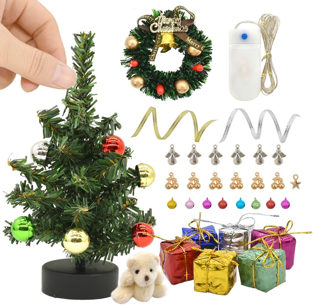 iLAND Accesorios de casa de muñecas para decoración de Navidad, árbol de Navidad en miniatura brillante con regalos para puerta de elfo y puerta de