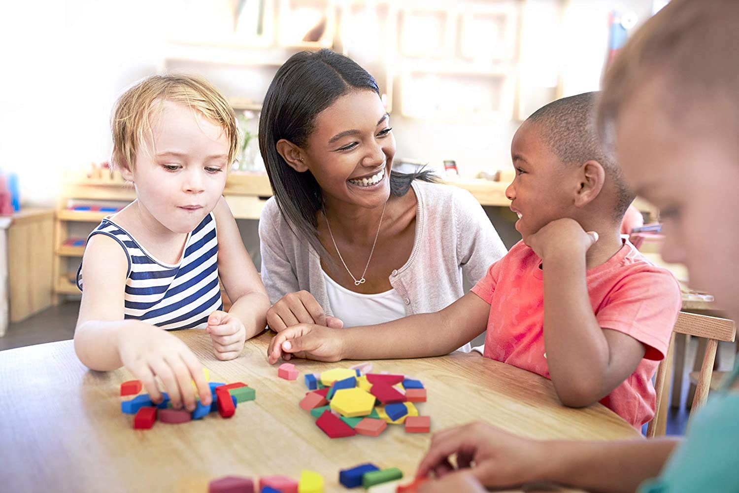 hand2mind Bloques de patrones de plástico, formas geométricas para niños, juego de patrones, bloques de patrones para niños pequeños, formas de