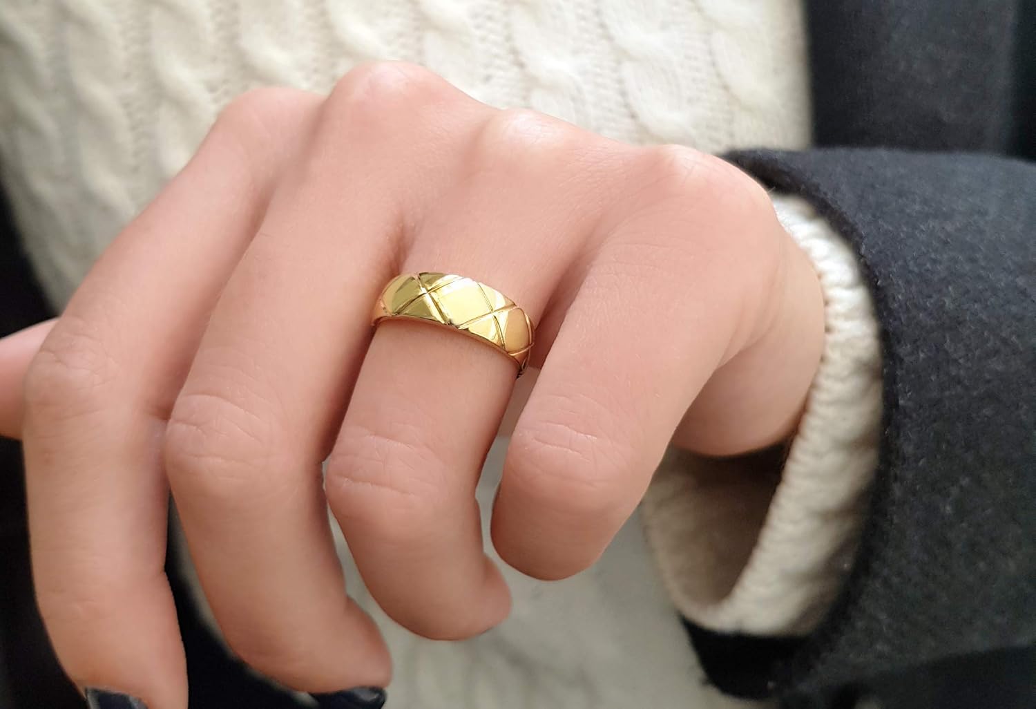 Elegant jewel box Women’s small Dome Capitoné ring in solid Gold 9k, 14k, & 18k, Capitone gold band, Statement gold ring with texture, Unique gift,