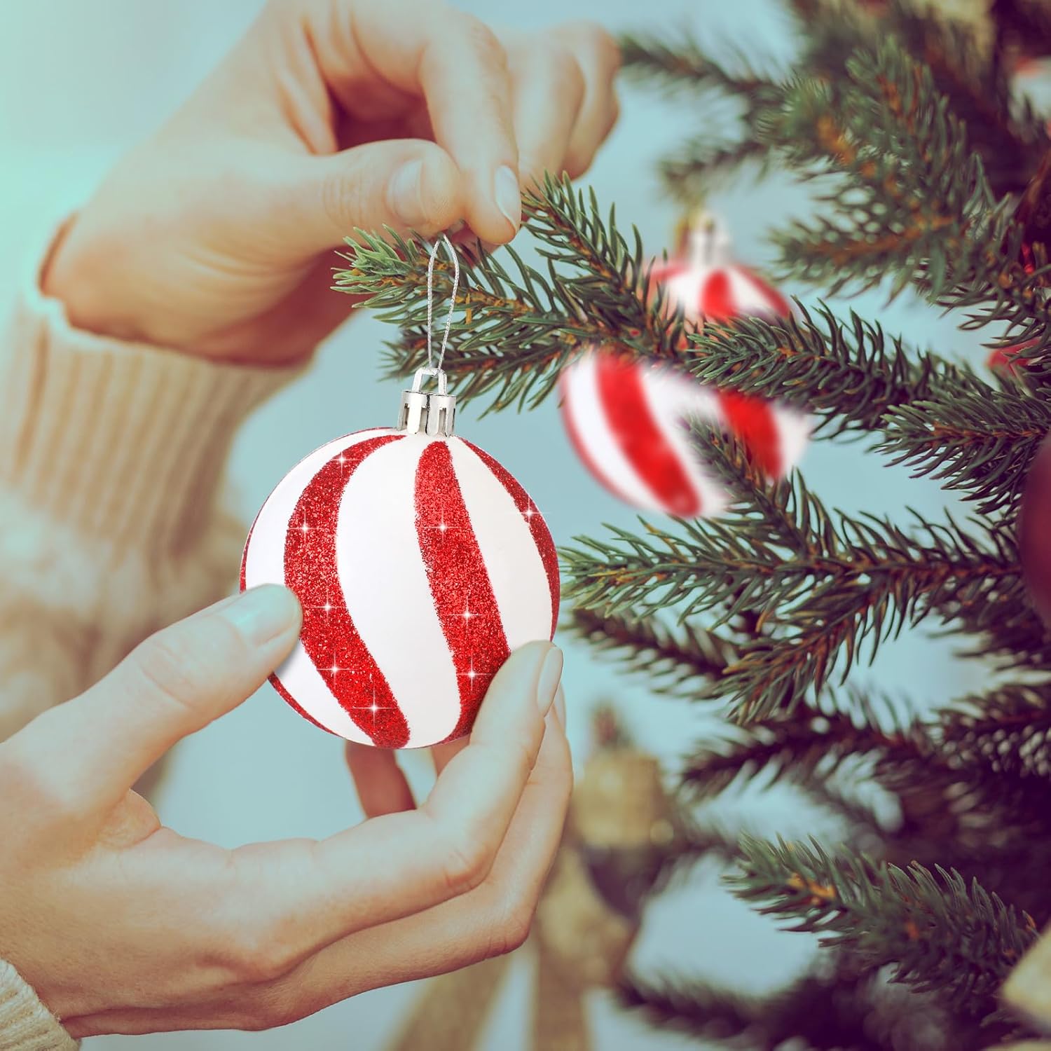20 bolas de Navidad de 2.36 pulgadas, colgantes de plástico, adornos colgantes para árbol de Navidad, bolas rojas y blancas de menta para árbol de