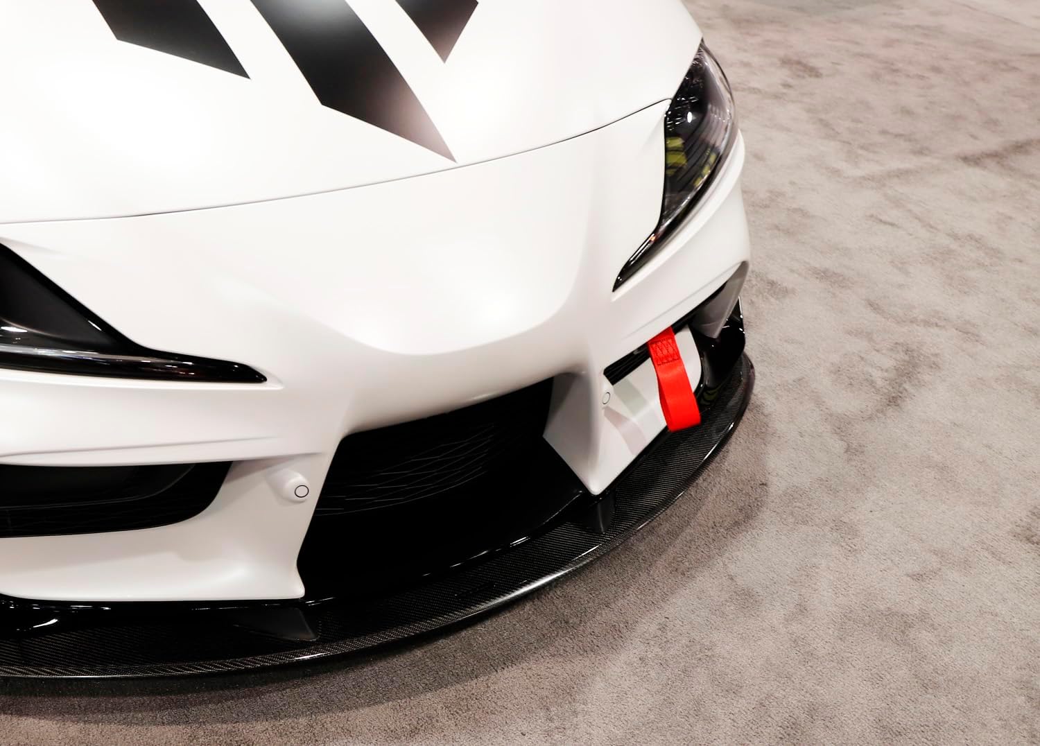 iJDMTOY Juego de correa de gancho de remolque de carreras de alta estética roja compatible con Toyota Supra GR 2020 en adelante, hecha de varilla de