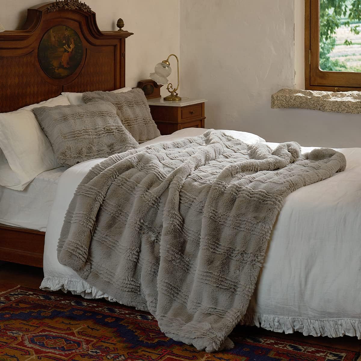 Amélie Home Manta de lujo de piel sintética, 630 GMS, felpa ultra gruesa y mullida con manta de forro polar suave reversible, manta decorativa y
