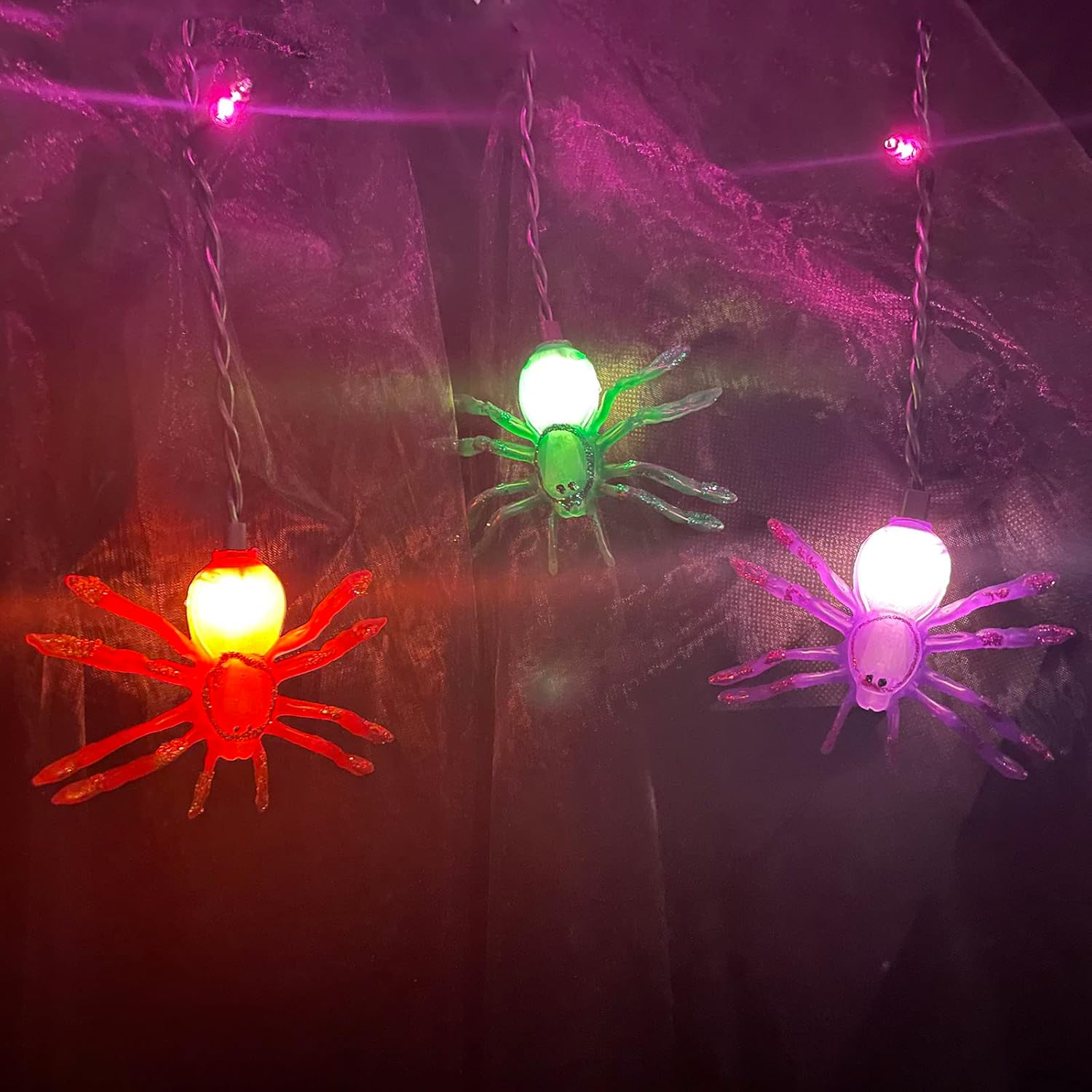 Jasneniebo Luces decorativas de Halloween, 25 bombillas enchufables de 7 pies, tira de luces de Halloween con 10 arañas conectables, cortina de