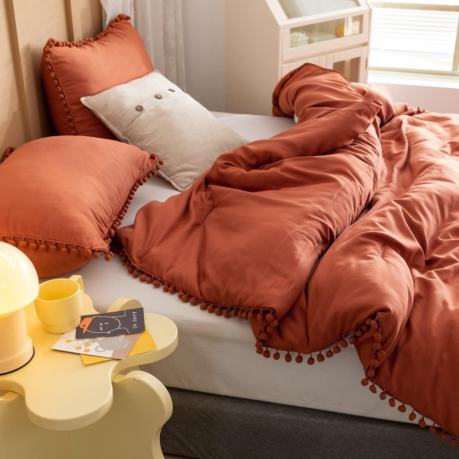 YIRDDEO Juego de edredón de terracota tamaño California King de 3 piezas, ropa de cama bohemia con pompones, color naranja quemado, juego de ropa de