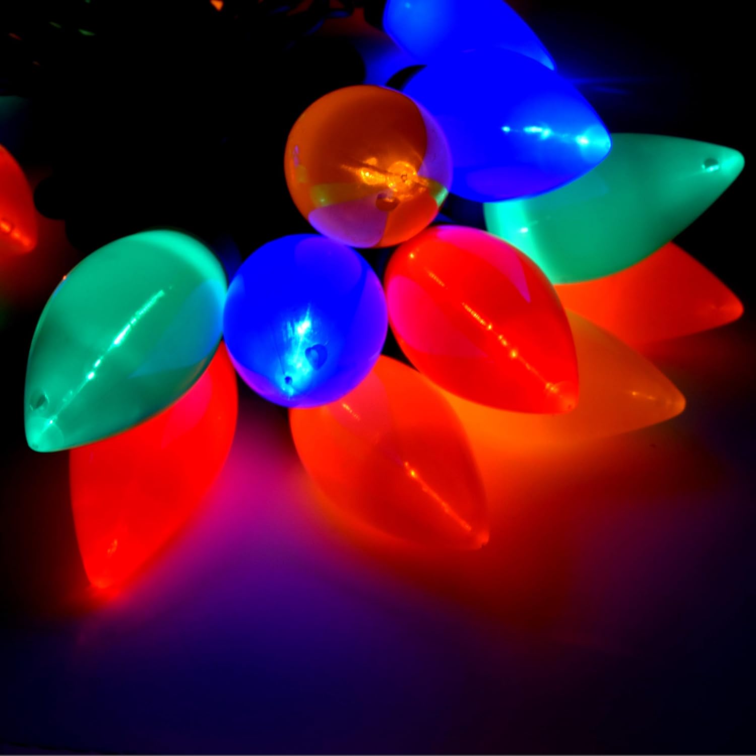 Holiday Essence C9 – Tira de luces LED de Navidad, bombillas multicolores, cable verde, para uso decorativo en interiores y exteriores, 25 unidades,