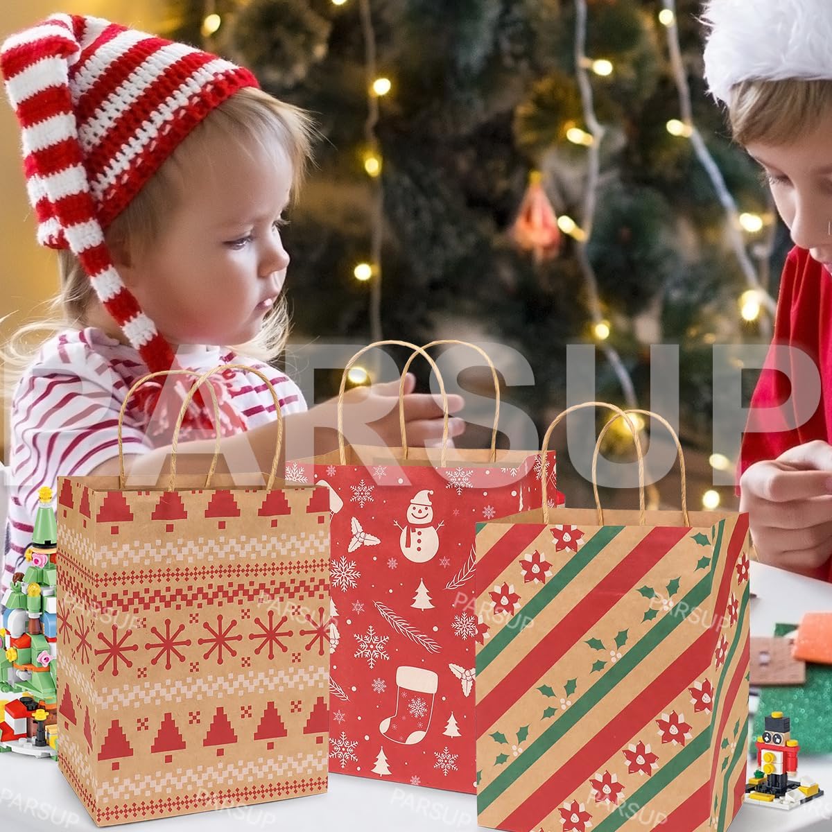 Bolsas de regalo de papel kraft de Navidad, 24 unidades de estilos surtidos, bolsas de papel pequeñas de Navidad con asas, bolsas de regalo de