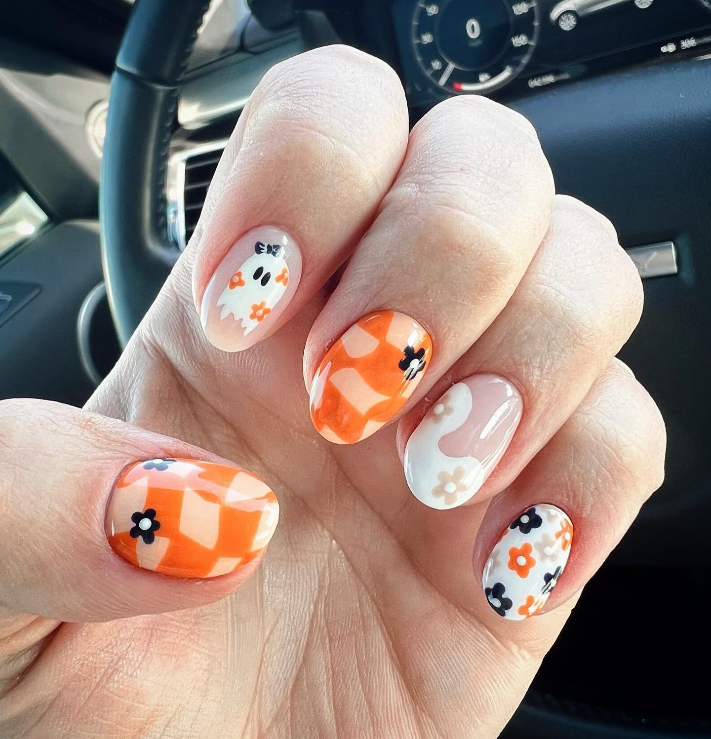 Uñas postizas cortas a presión para Halloween, con tablero de ajedrez deformado, enrejado trenzado, diseño de flor fantasma, uñas postizas