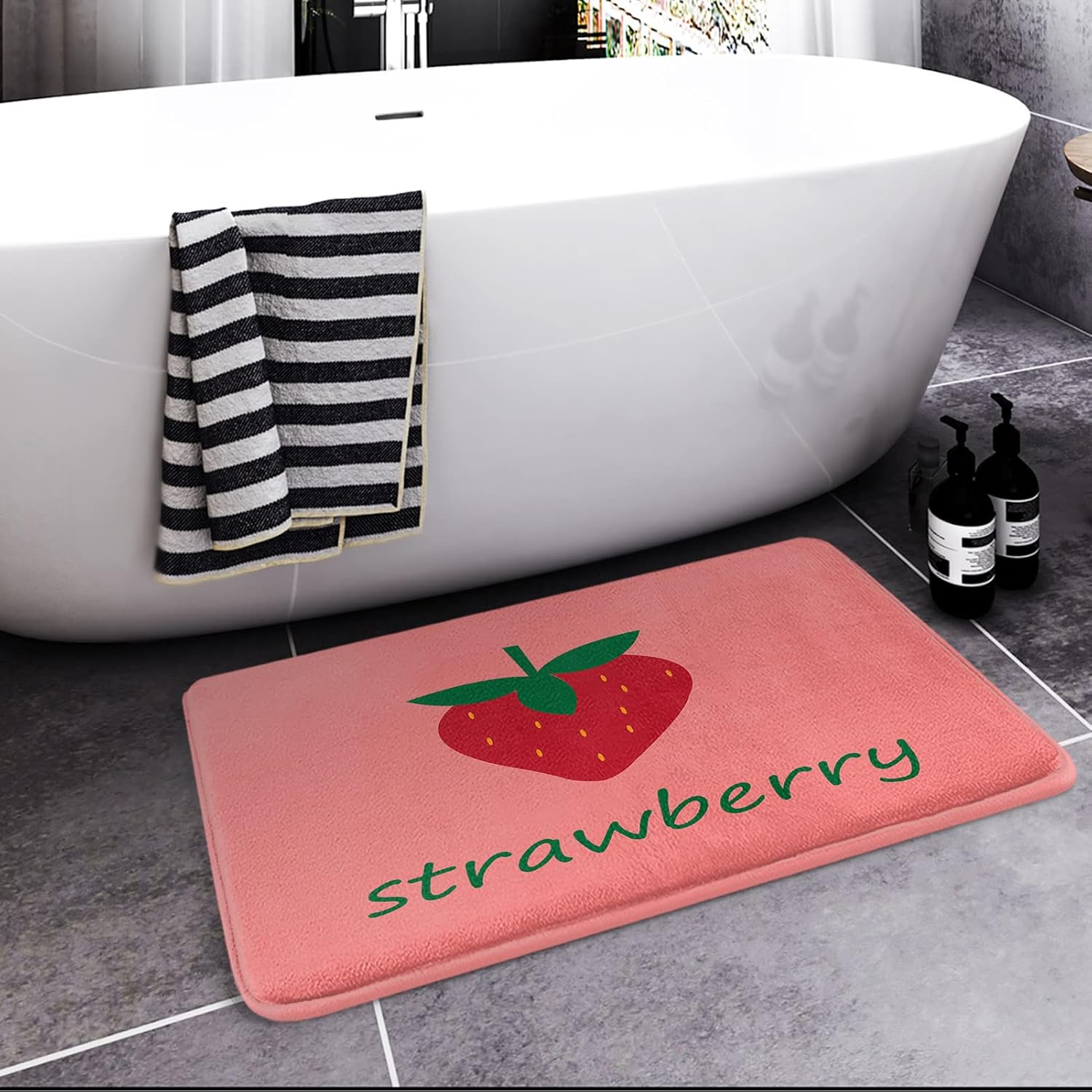 Britimes Alfombra de baño roja, diseño de fresa de dibujos animados, antideslizante, bonita cubierta lavable, tapete de piso de 16 x 24 pulgadas