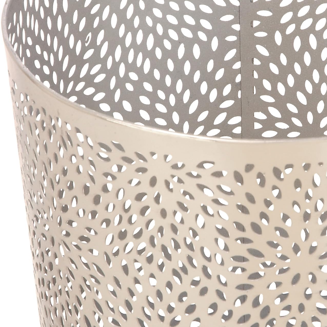 Deco 79 CosmoLiving by Cosmopolitan – Cubo de basura pequeño de metal con diseño floral tallado con láser, 9 x 9 x 10 pulgadas, color plateado