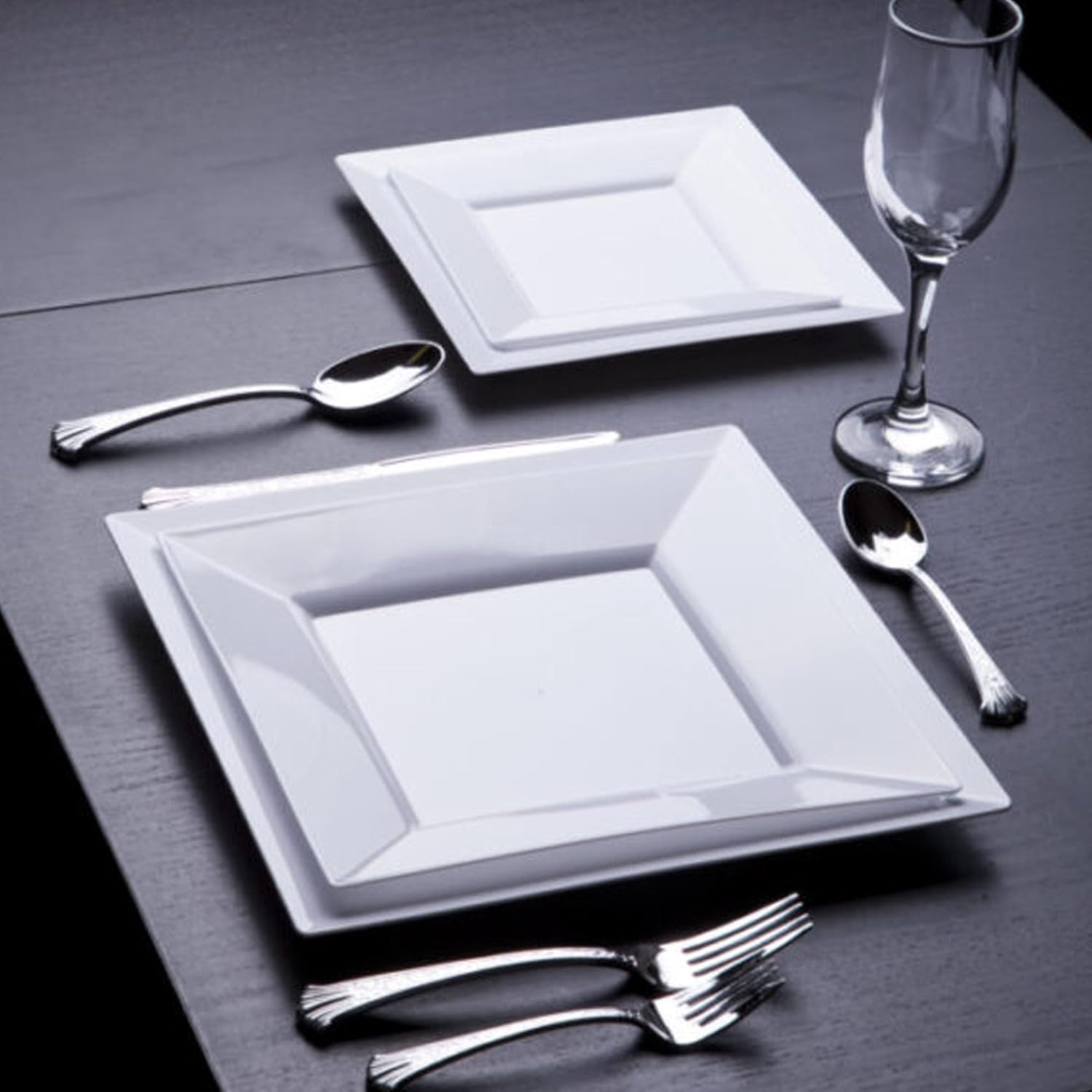 Platos de plástico cuadrados blancos de 9.5 pulgadas  Platos desechables de fiesta como China, platos de ensalada resistentes, platos de postre,