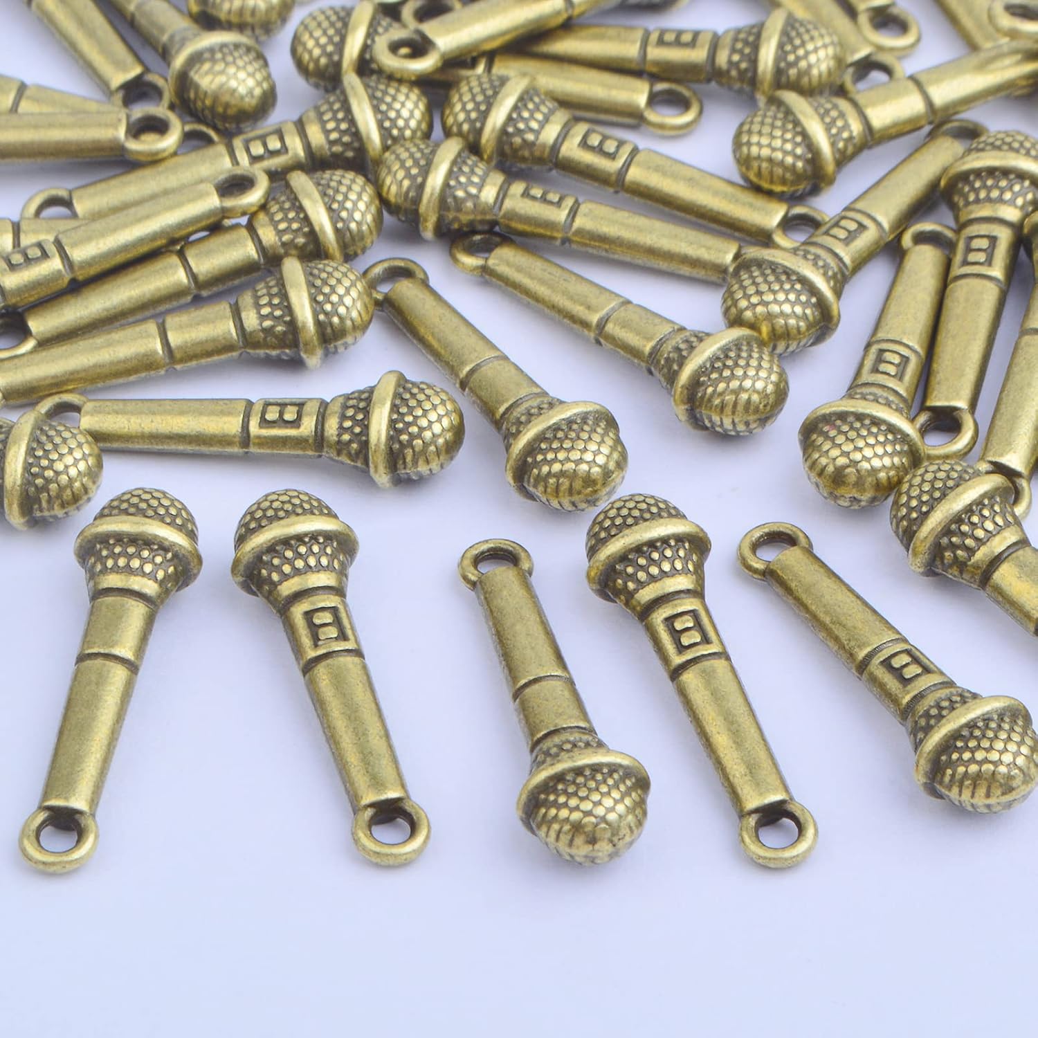 60 dijes de bronce antiguo con forma de micrófono, de aleación vintage, para micrófono, colgantes, suministros de manualidades para collares,