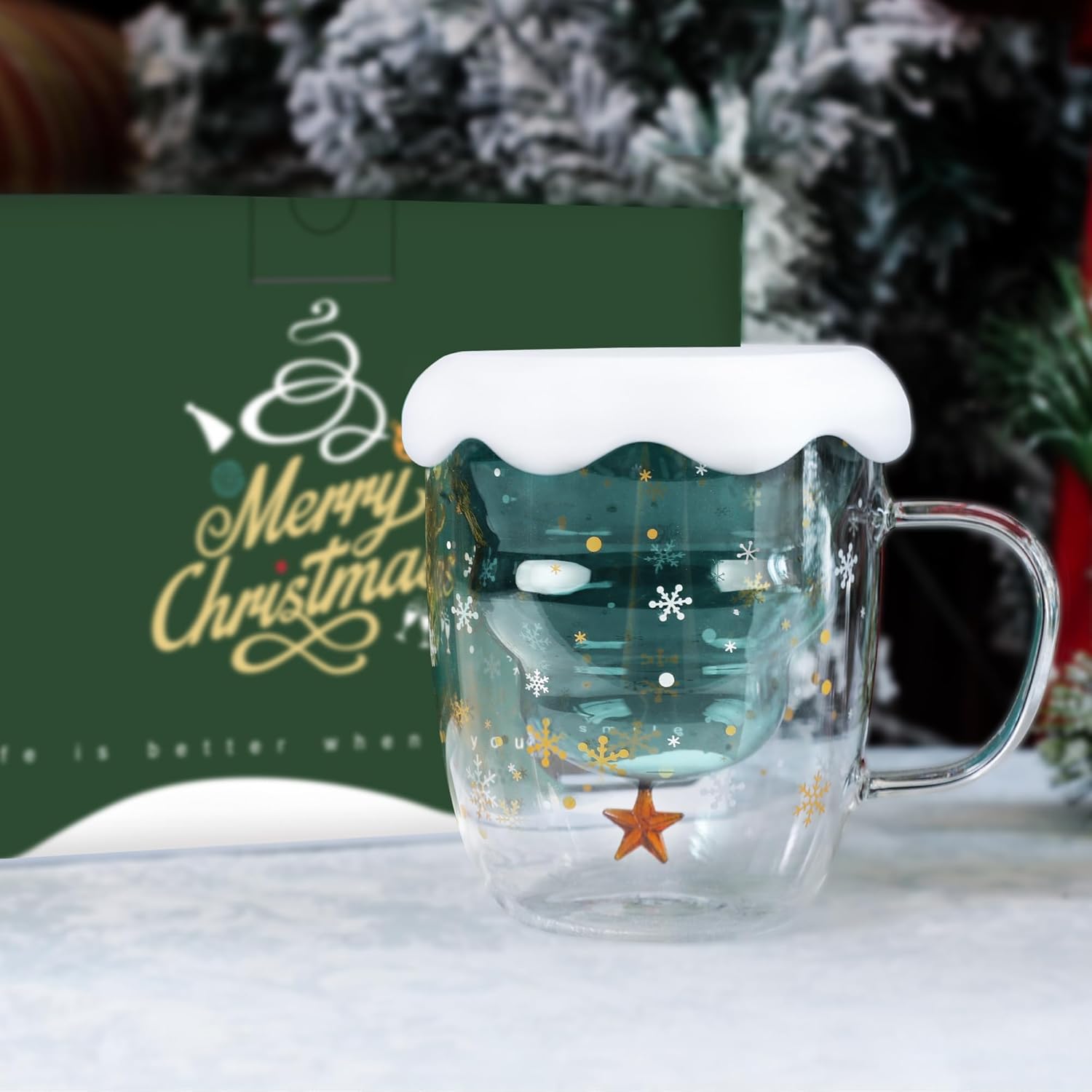 LIBWYS Paquete de 2 tazas de café de Navidad, tazas de vidrio de borosilicato de doble pared con tapa de copo de nieve, juego de tazas lindas para