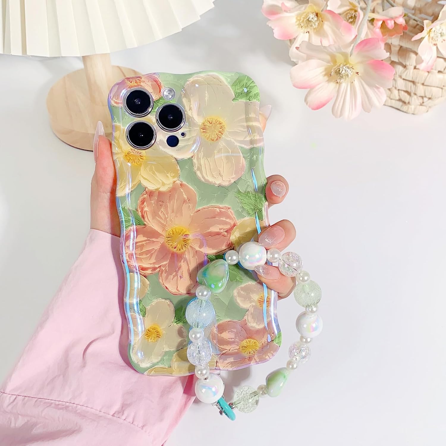 NITITOP Funda compatible con iPhone 13 Pro Max, bonita funda de pulsera con flores de aceite y correa de muñeca con cordón verde para mujeres y