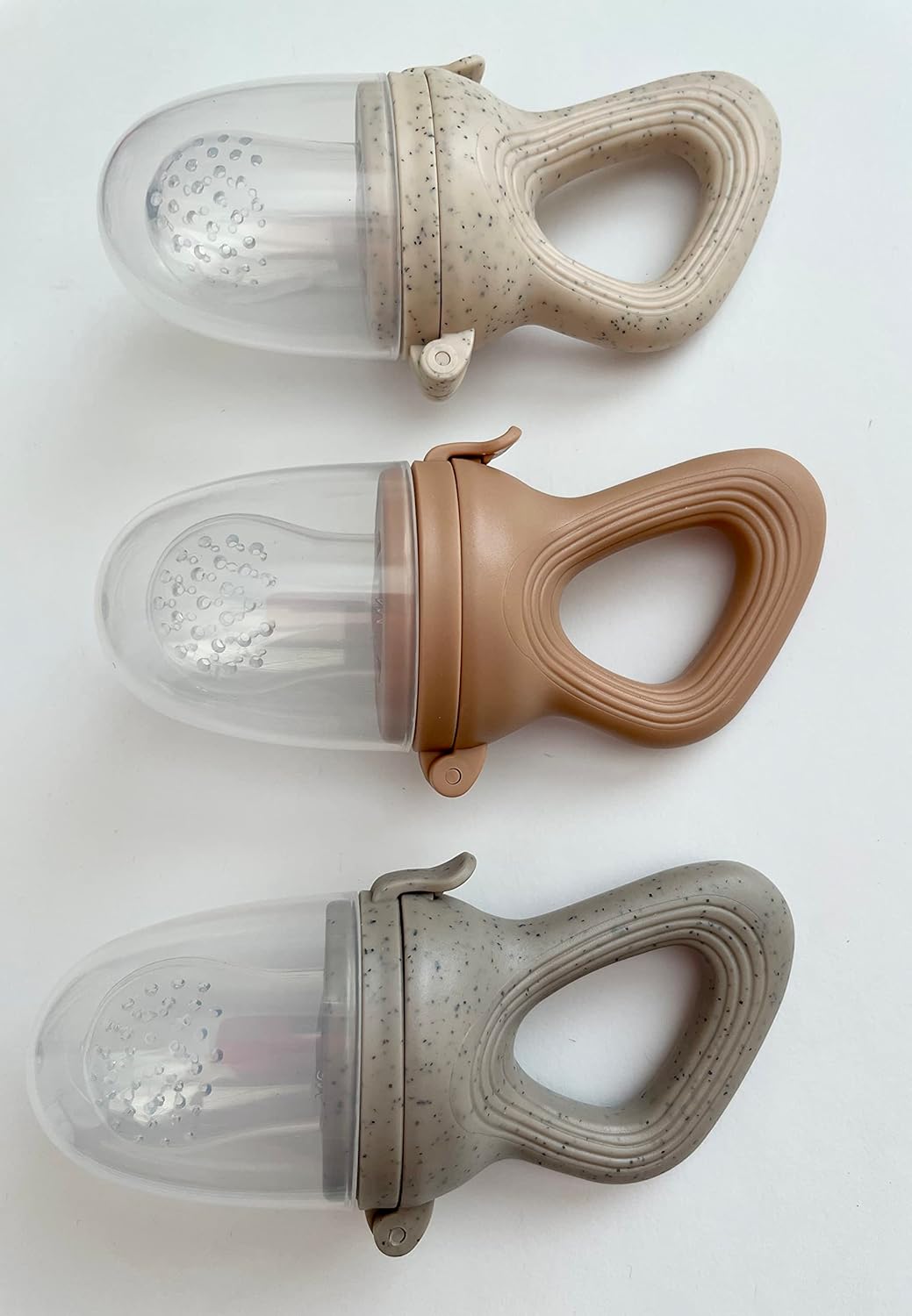 Alimentador de frutas para bebés de This & That – Marrón