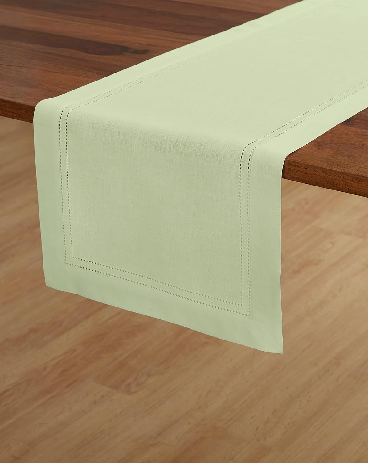 Solino Home Camino de mesa de lino  Verde salvia 14 x 48 pulgadas  Camino de mesa de tela de lino 100% puro con doble vainica  Lavable a máquina y