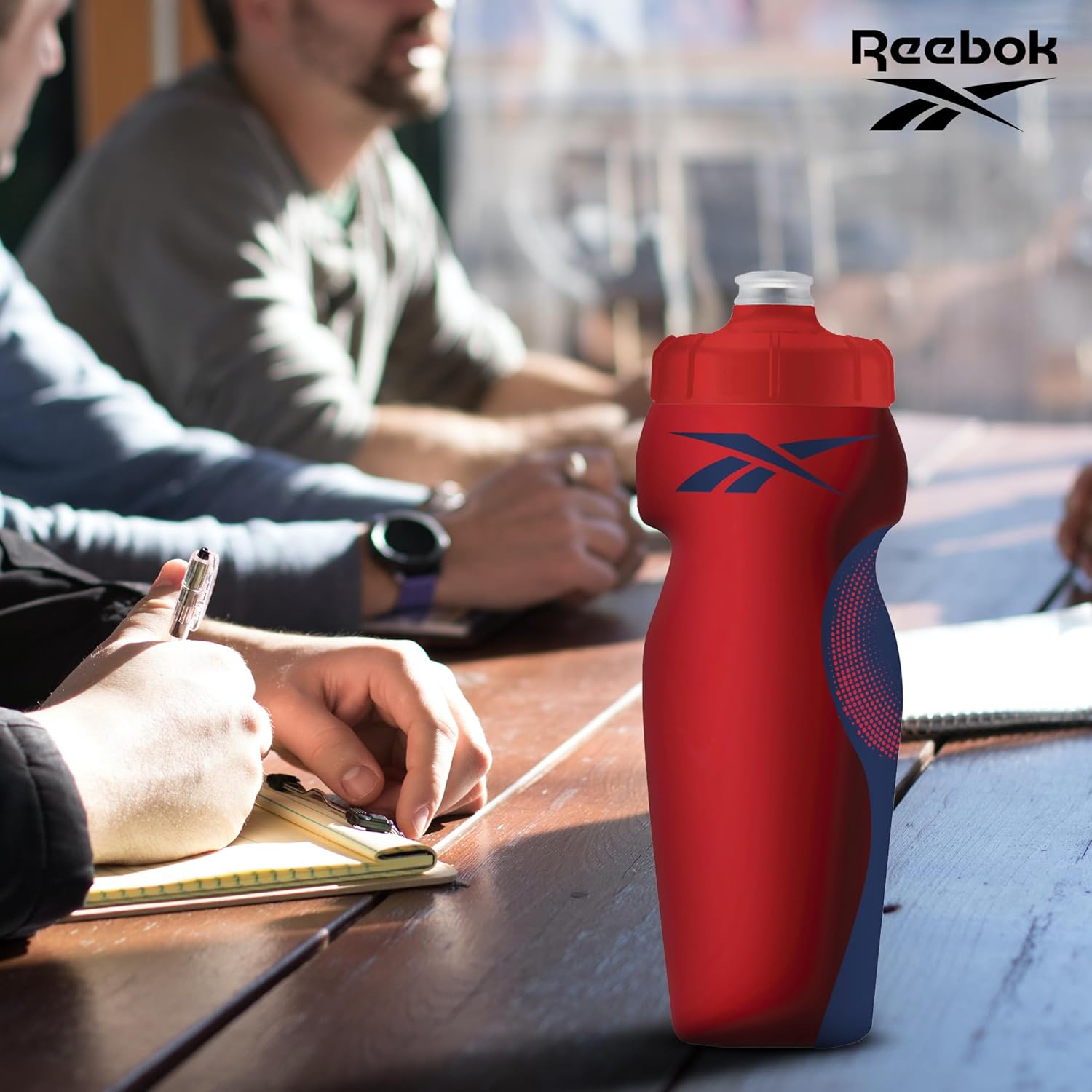 Reebok Botellas de agua para apretar con diseño atlético, botella de agua de 24 onzas, botella de agua deportiva – Botella de agua reutilizable para