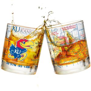 University Of Kansas – Juego de vasos de whisky (2 vasos de bola baja)  Contiene el logotipo de JayHawks a todo color y mapa del campus  Idea de University Of Kansas – Juego de vasos de whisky (2 vasos de bola baja)  Contiene el logotipo de JayHawks a todo color y mapa del campus  Idea de