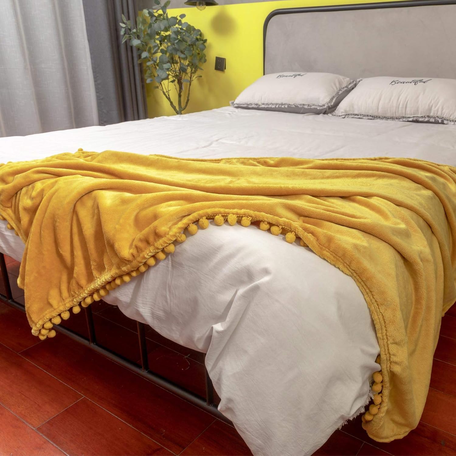Cobija de franela Lomao con flecos de pompón, ligera, acogedora, suave, para cama o sofá, apta para todas las estaciones (51 x 63pulgadas)