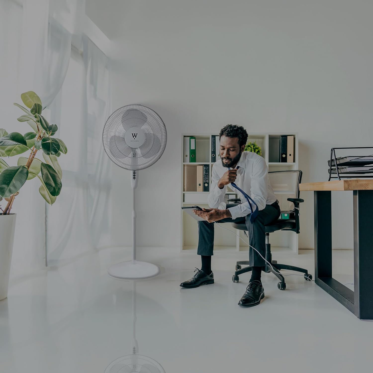 Westpointe – Ventilador eléctrico oscilante con cable de 16 pulgadas con 3 ajustes de velocidad, control remoto e inclinación ajustable para el