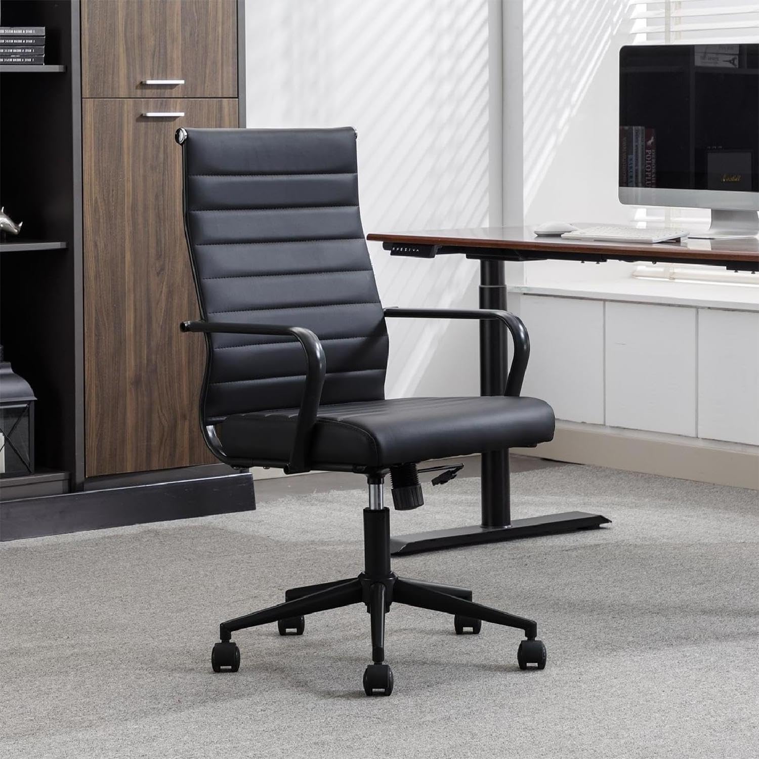 Okeysen Silla de escritorio de oficina, sillas de sala de conferencias, moderna silla giratoria ejecutiva, silla de escritorio de piel sintética