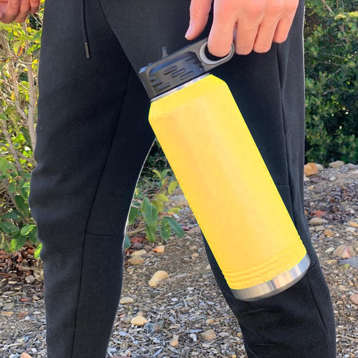 LaserGram Botella de agua de doble pared abatible de 40 onzas con pajita, piña, grabado personalizado incluido (amarillo)
