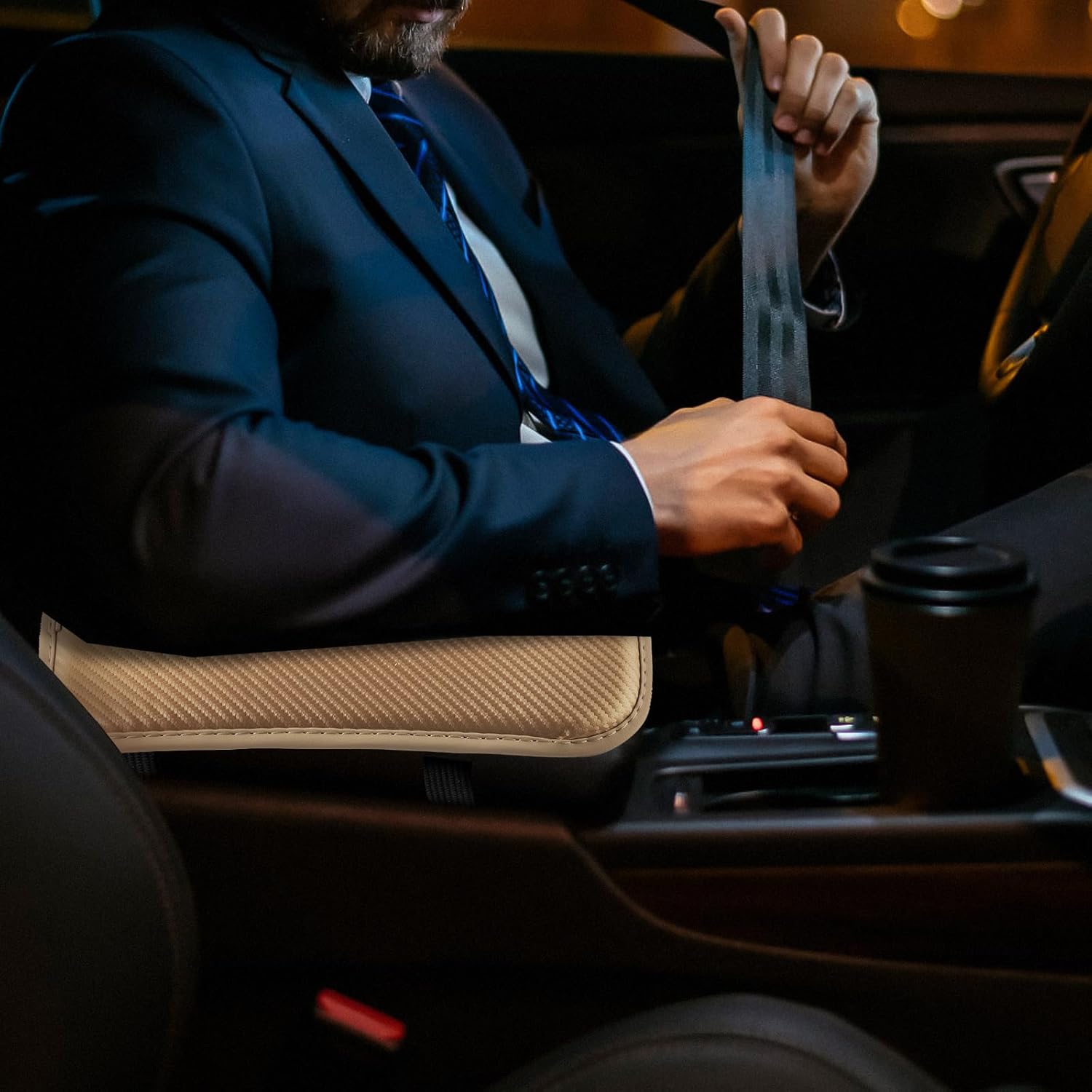 Amiss Almohadilla para consola central de automóvil, funda universal impermeable para caja de asiento de reposabrazos de automóvil, accesorios para