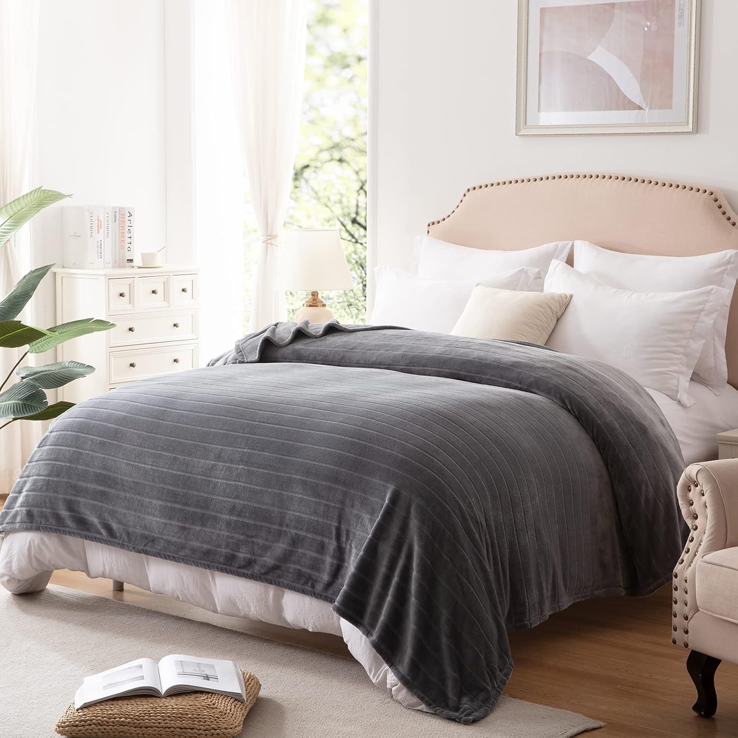 Bertte – Manta afelpada supersuave, ligera y acogedora, de 330GSM con patrón de rayas para cama o sofá, tamaño king 102 x 90pulgadas, color gris