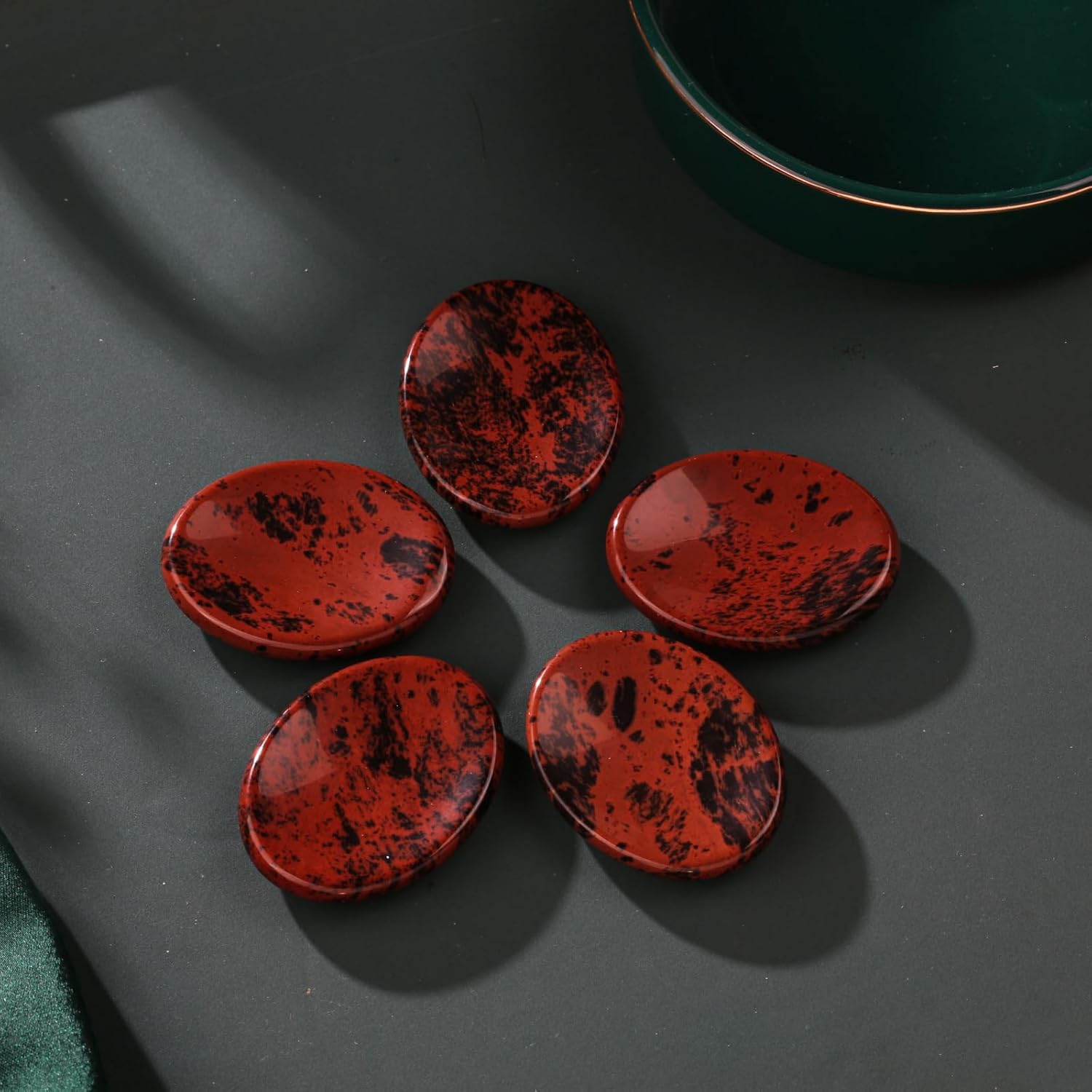2 piedras de obsidiana roja para la ansiedad para el pulgar, cristales curativos de forma ovalada, tallados a mano, piedras naturales de bolsillo