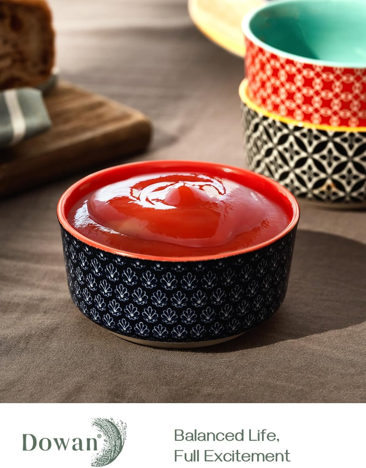 DOWAN Tazones de inmersión con tapas, tazas de cerámica para salsa de condimentos, cuencos de salsa de inmersión de 4.7 onzas para embutidos,