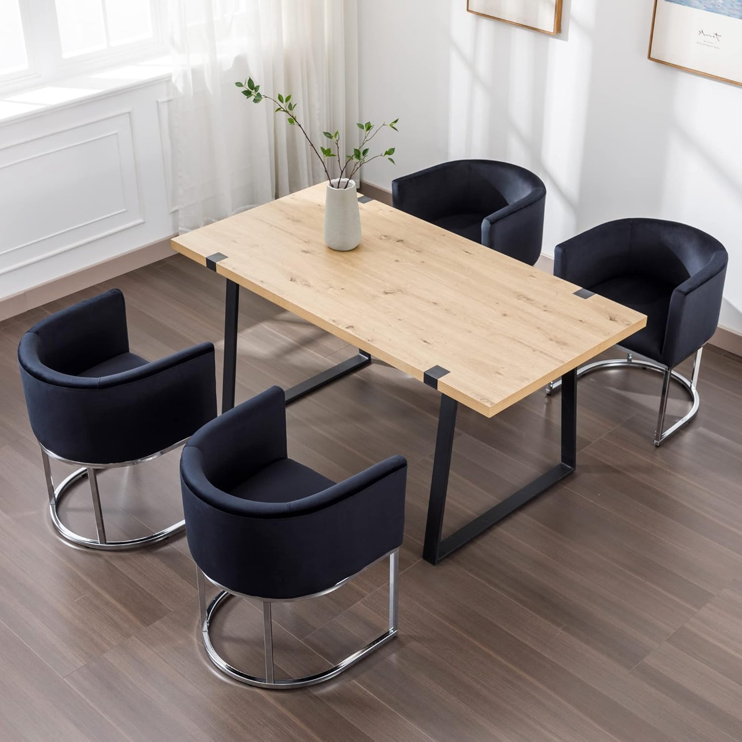 Juego de 2 sillas de comedor tapizadas de terciopelo negro, sillas de comedor modernas de mediados de siglo, sillas de barril con marco de metal