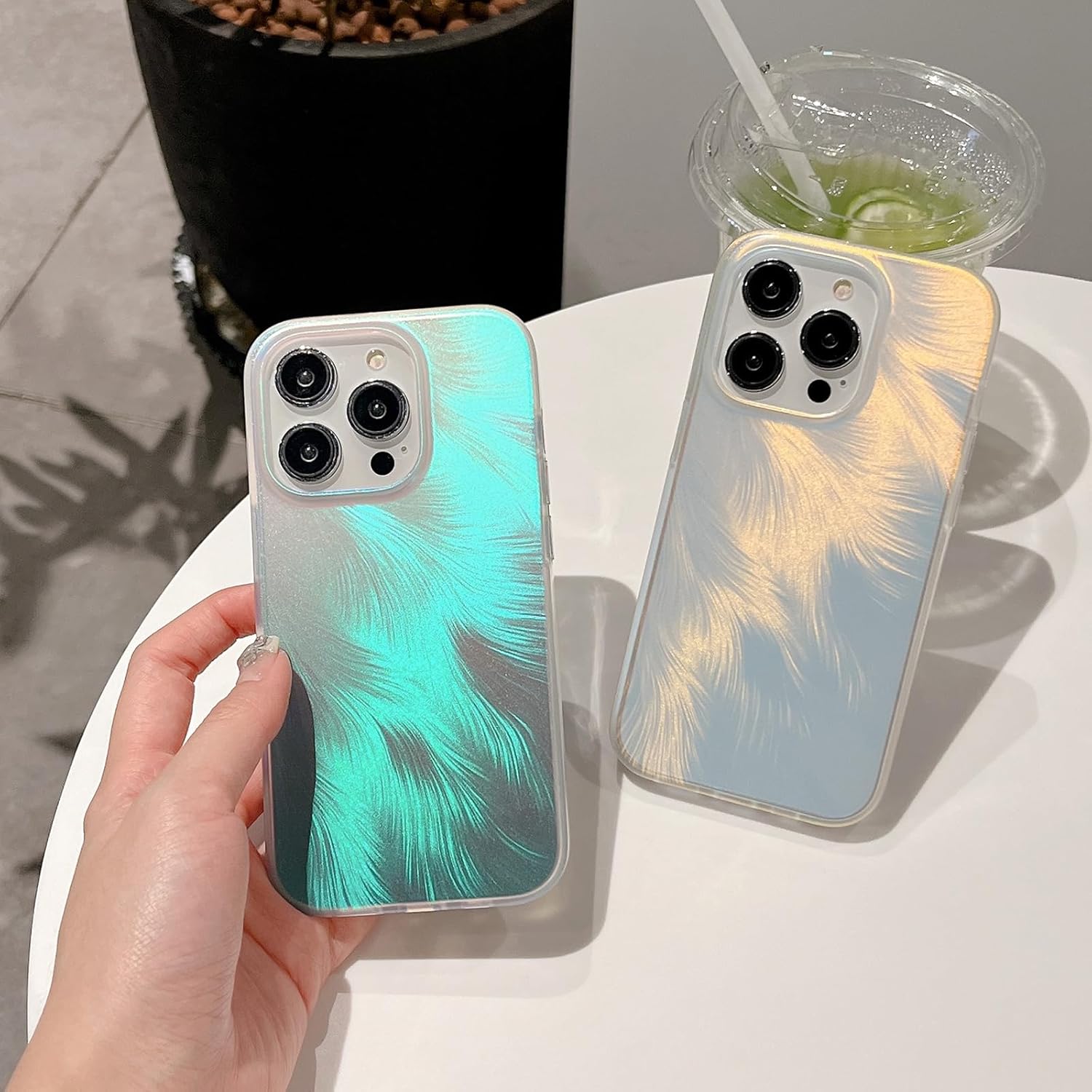 SKYLMW Funda compatible con iPhone 13 Pro para hombres, mujeres y niñas, translúcida, a la moda, con plumas, láser, mate, TPU y policarbonato duro,