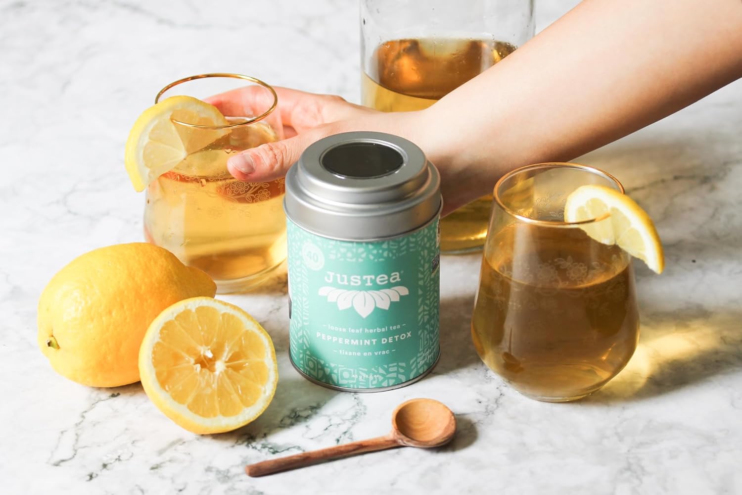JusTea PEPPERMINT DETOX  Té de hierbas de hojas sueltas  Lata con cuchara de té tallada a mano  Más de 40 tazas (1.6 onzas)  Sin cafeína  Ganador de