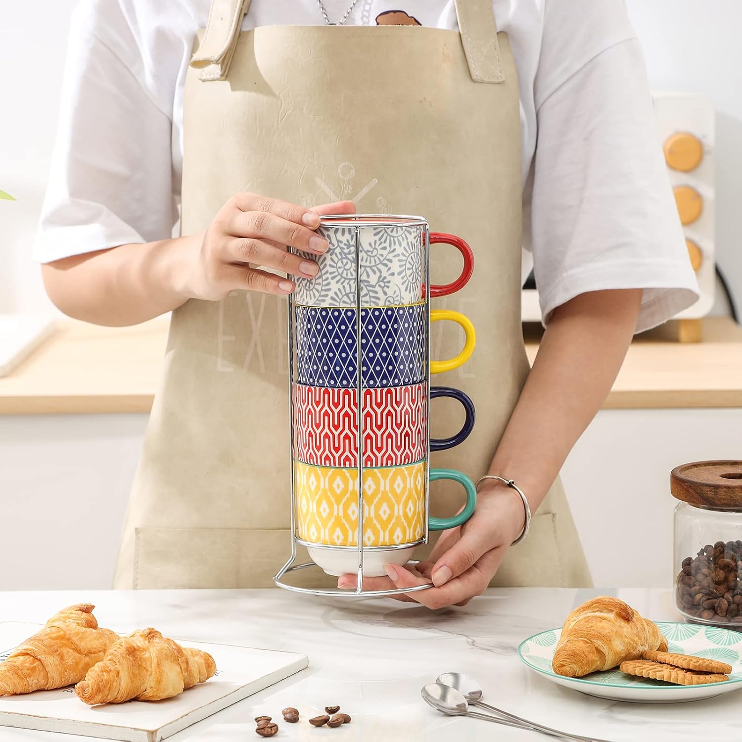 Selamica Juego de 4 tazas de café de cerámica, apilables de porcelana grandes de 14 onzas con cucharas y estante de soporte, perfectas para té