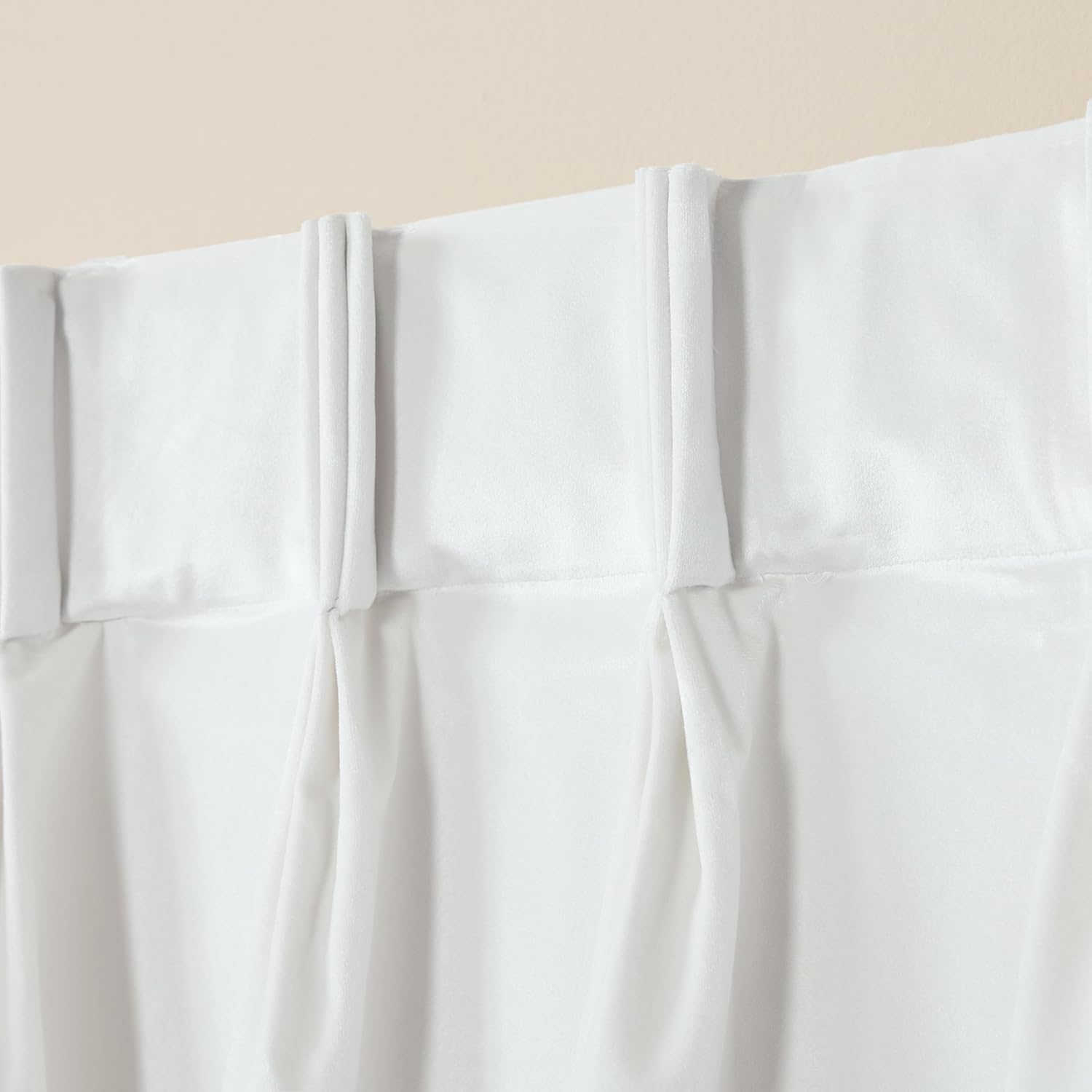 Exclusive Home – Par de paneles de cortinas plisadas pesadas de terciopelo, 63 pulgadas de largo, color blanco invierno