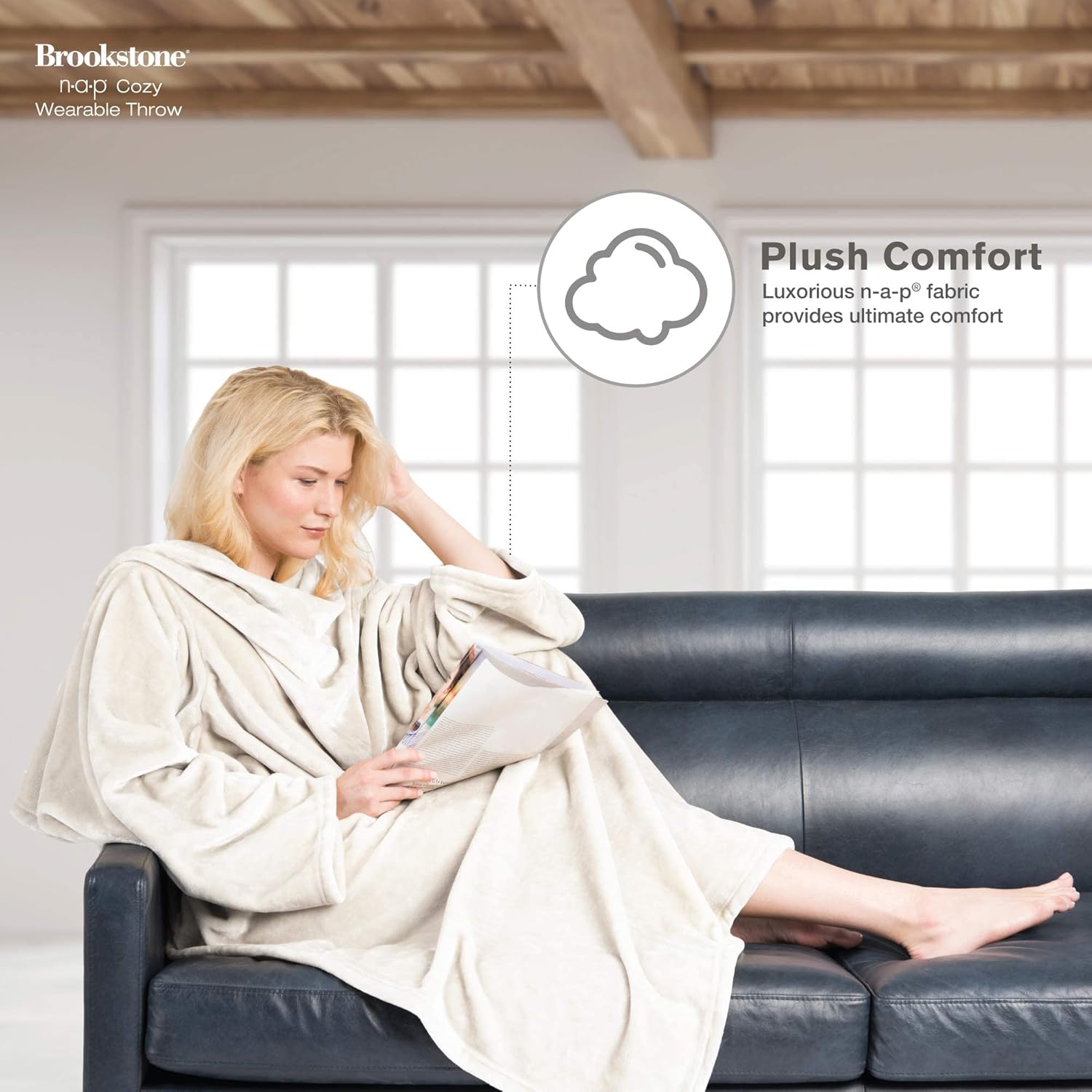 Brookstone Manta NAP – Manta reversible de poliéster ultrasuave con mangas para tus brazos, la mejor manta para calidez y movilidad, color marfil