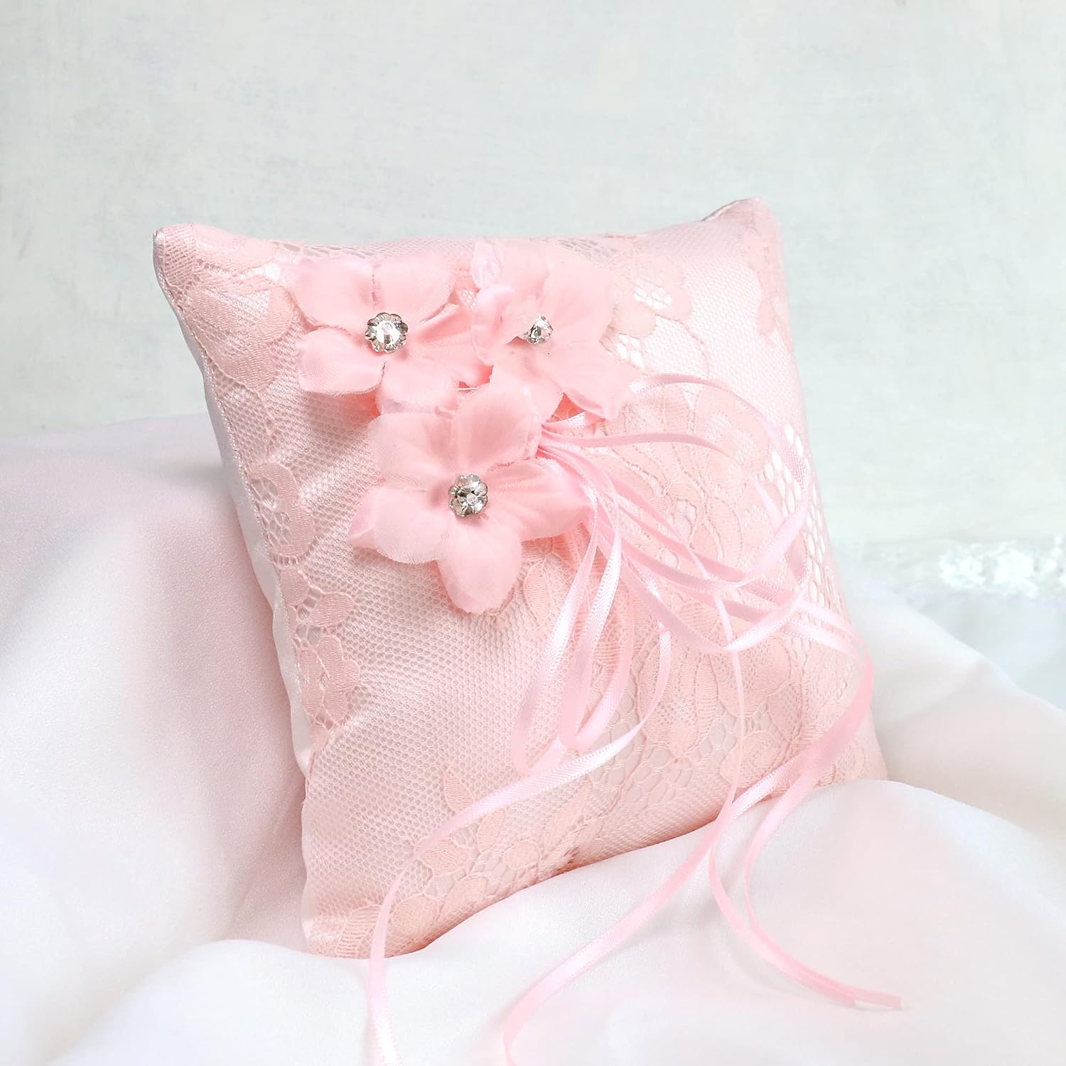 Almohada de anillo rosa con encaje para portador de anillos de 5.9 x 5.9 pulgadas, hecha a mano con diamantes de imitación de flores, almohada para