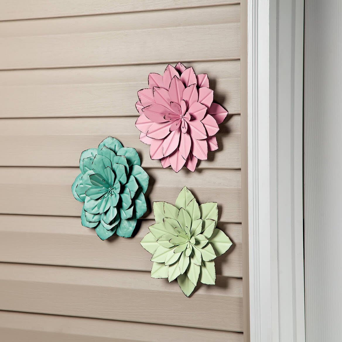 Maple Lane Creations – Decoración colgante floral de metal rústico para interiores y exteriores, juego de 3