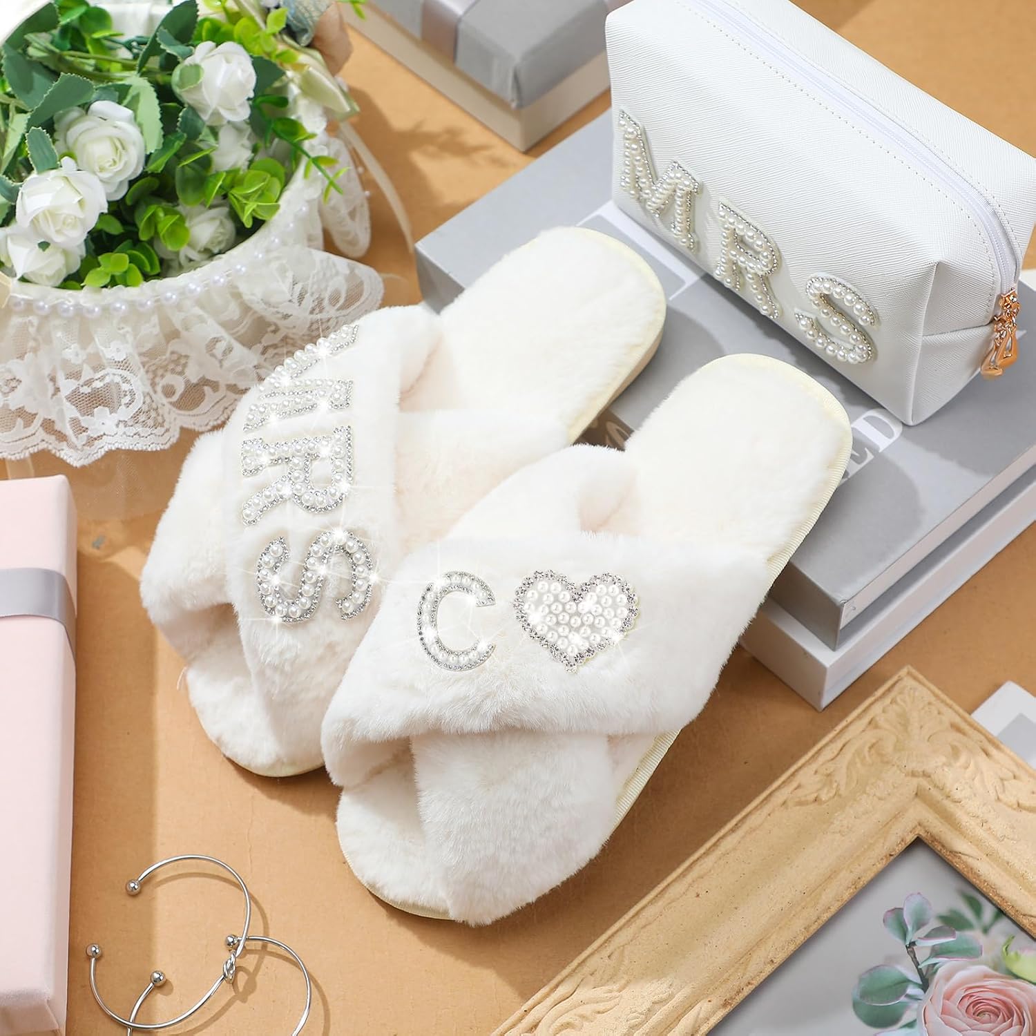 Pantuflas personalizadas de boda con inicial para novia, bolsa de maquillaje con letras de perlas, regalos de despedida de soltera para el día de la