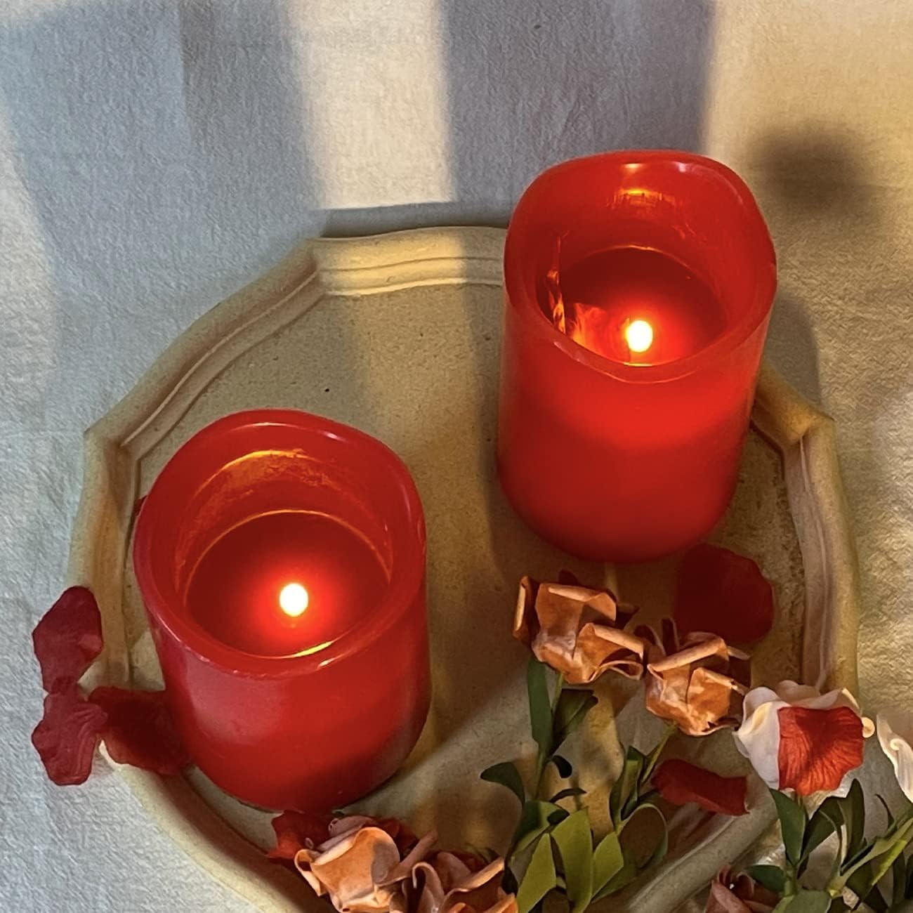 Vela sin llama, color rojo, 2 velas LED (4 x 6 pulgadas), hechas de cera real, vela parpadeante, con control remoto de 10 teclas