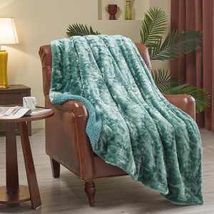 NEWCOSPLAY Manta de piel sintética súper suave para sofá, manta cálida de felpa cálida para sofá y cama (verde azulado, manta (50 x 60 pulgadas) NEWCOSPLAY Manta de piel sintética súper suave para sofá, manta cálida de felpa cálida para sofá y cama (verde azulado, manta (50 x 60 pulgadas)