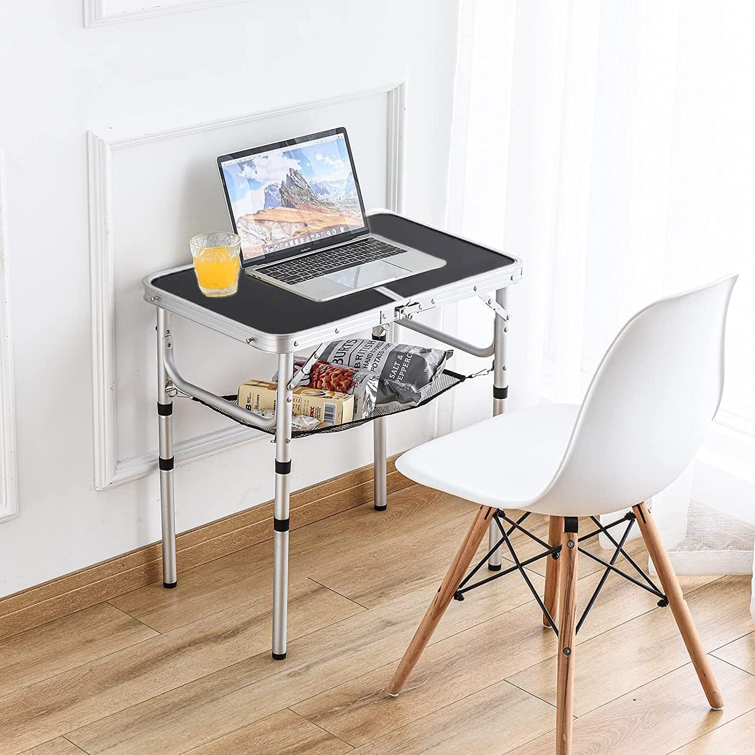 Mesa plegable pequeña de 2 pies, mesa de campamento portátil con soportes de malla, altura ajustable de aluminio ligero, con asa de transporte para