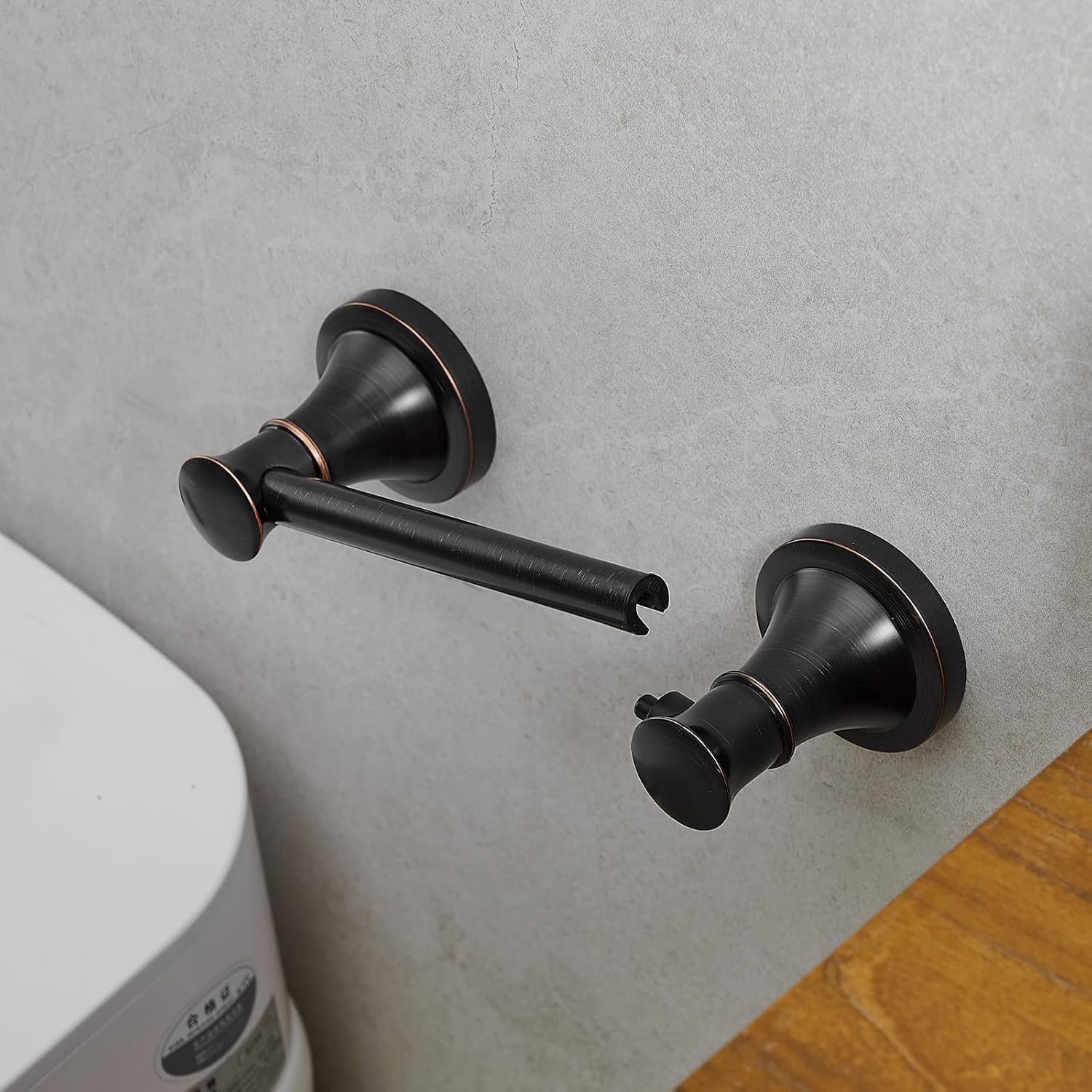 RUMOSE Portarrollos de papel higiénico para baño, mango de tejido pivotante flexible en la pared, bronce aceitado frotado a prueba de óxido, acero
