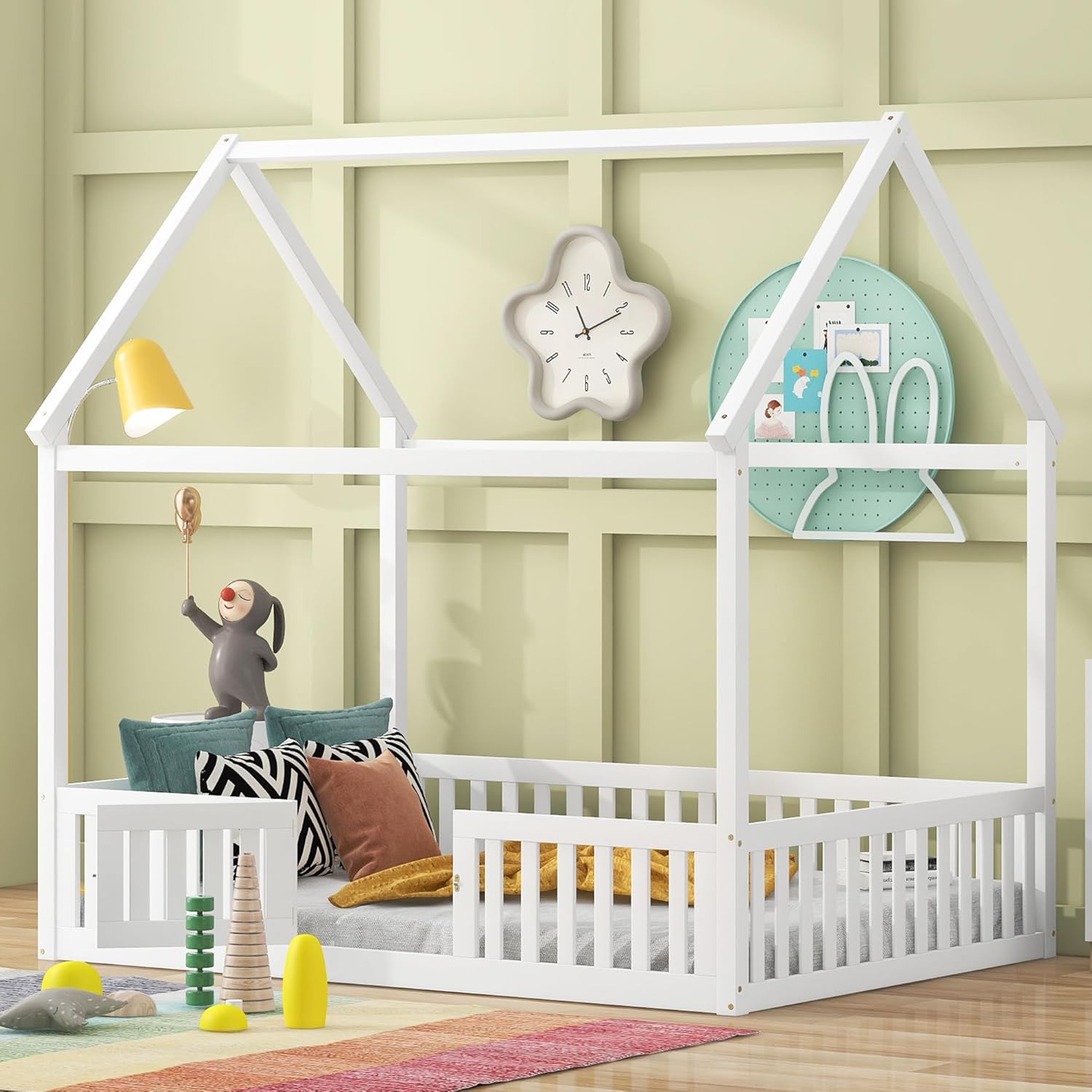Marco de cama de casa para niños, cama Montessori de madera tamaño matrimonial con diseño de valla y puerta, cama de piso completo con rieles para