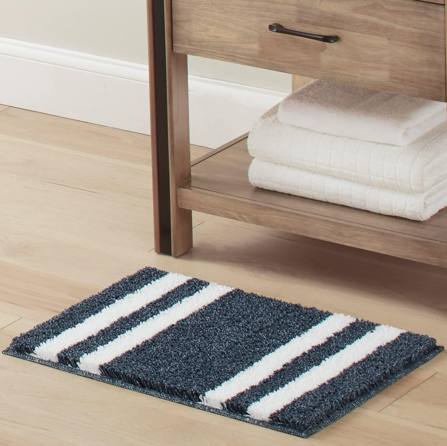 Lucky Brand Harden – Tapete de baño jaspeado a rayas, 17 x 24 pulgadas, azul marino