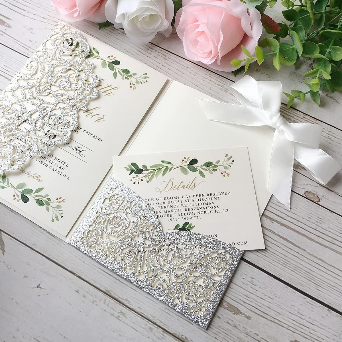 5.1 x 7.1 pulgadas, 50 invitaciones de boda personalizadas con purpurina plateada cortadas con láser con sobres y bolsillo hueco de rosa con cinta e